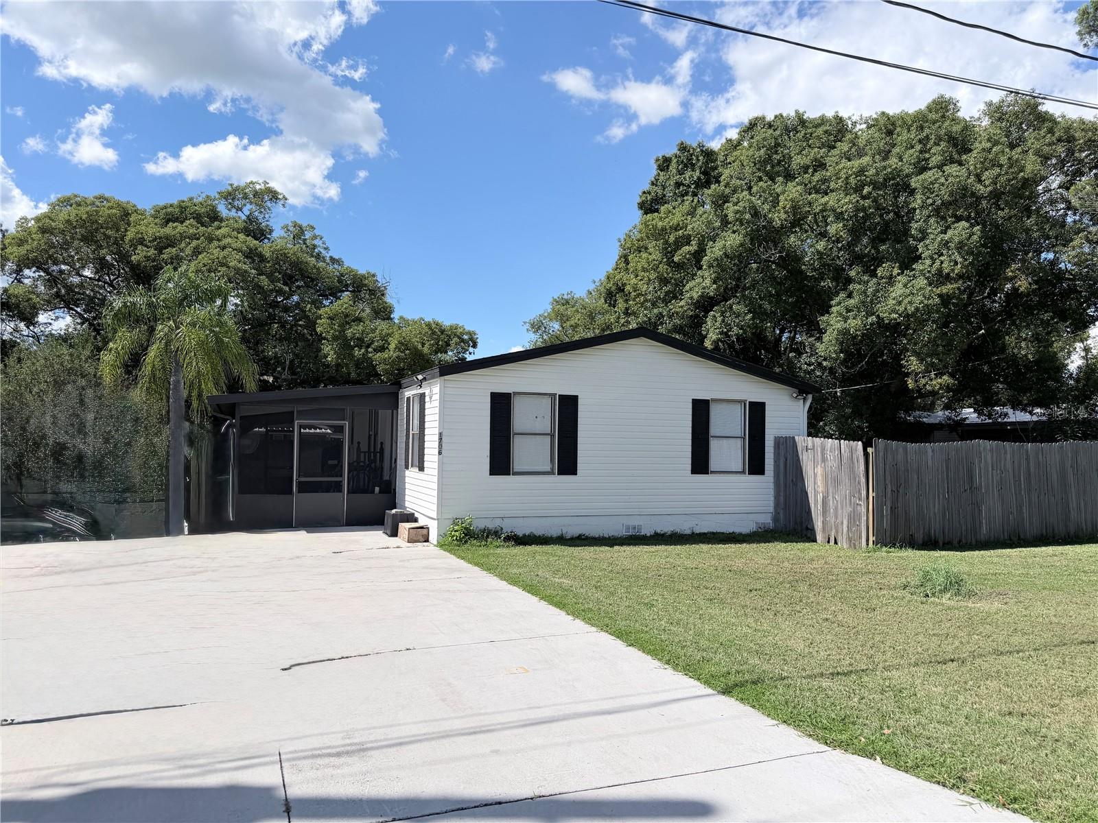 1706 Charleston Ln Property Photo 1