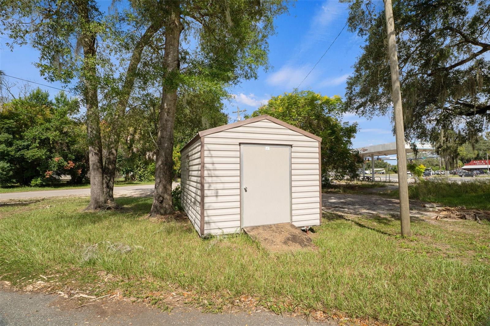 1708 N Young Blvd Property Photo 29