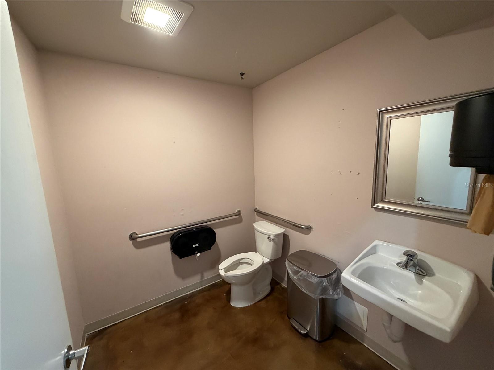 21 E Fort King St #101 Property Photo 4
