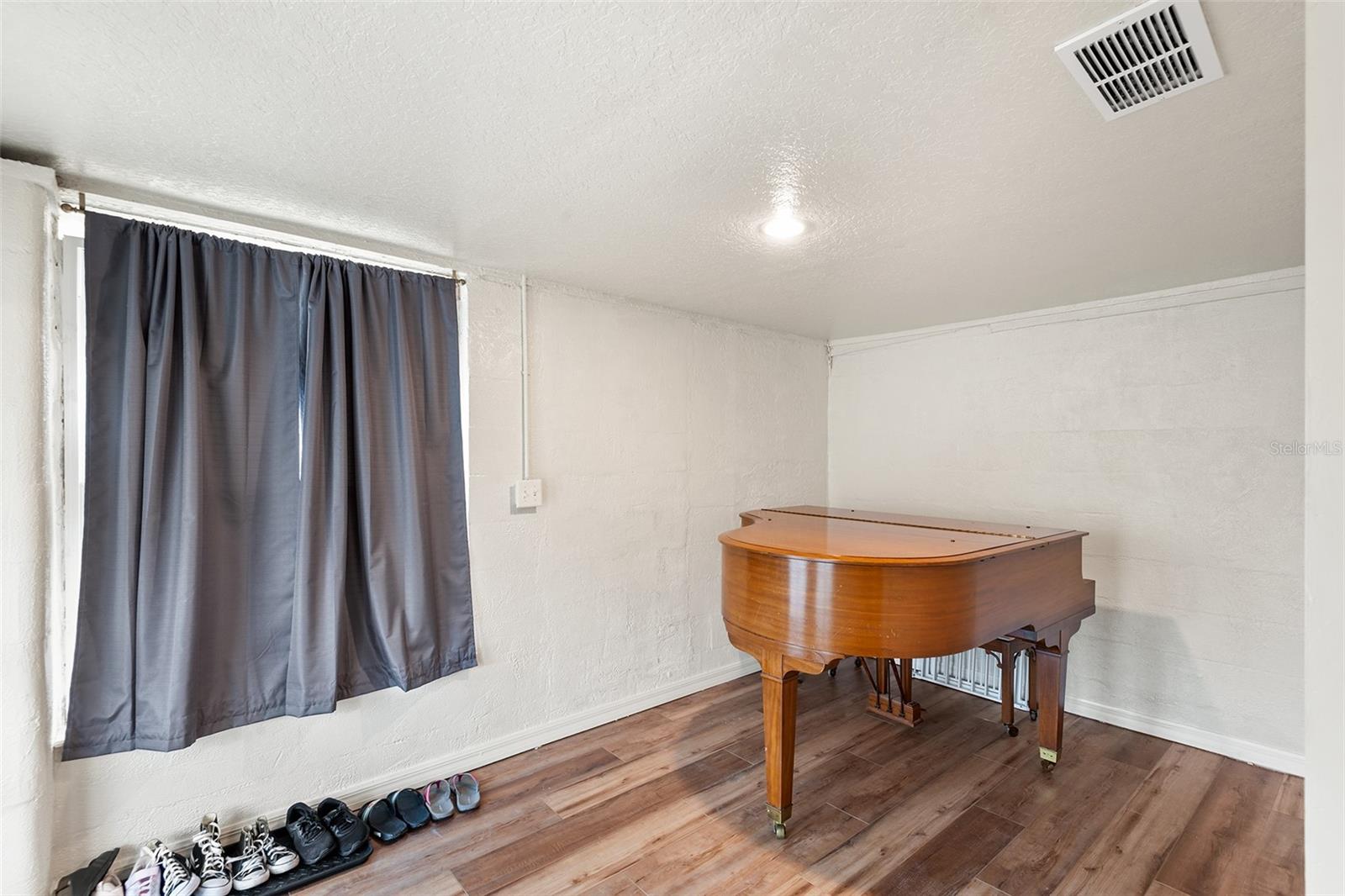 210 Ariana Place Property Photo 44
