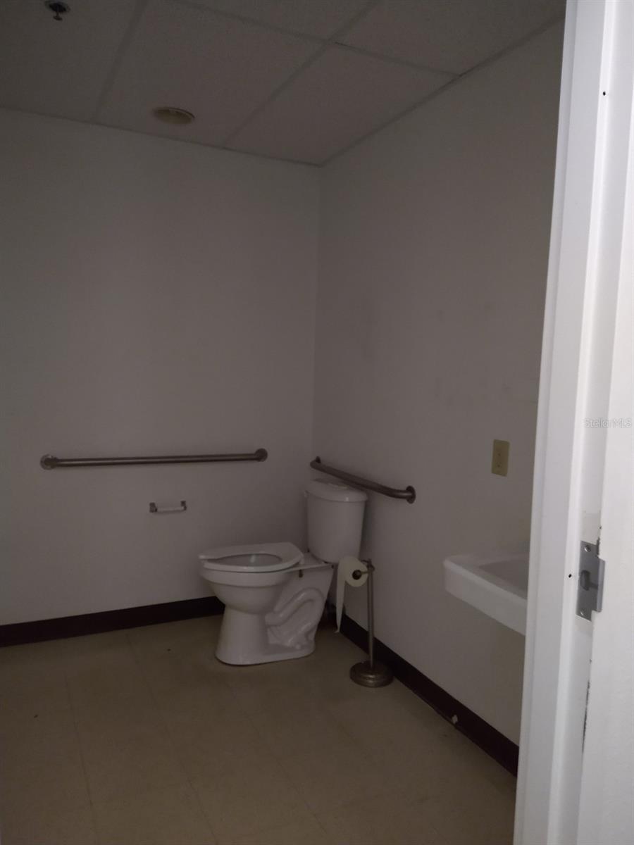 1901 Longleaf Blvd Property Photo 12