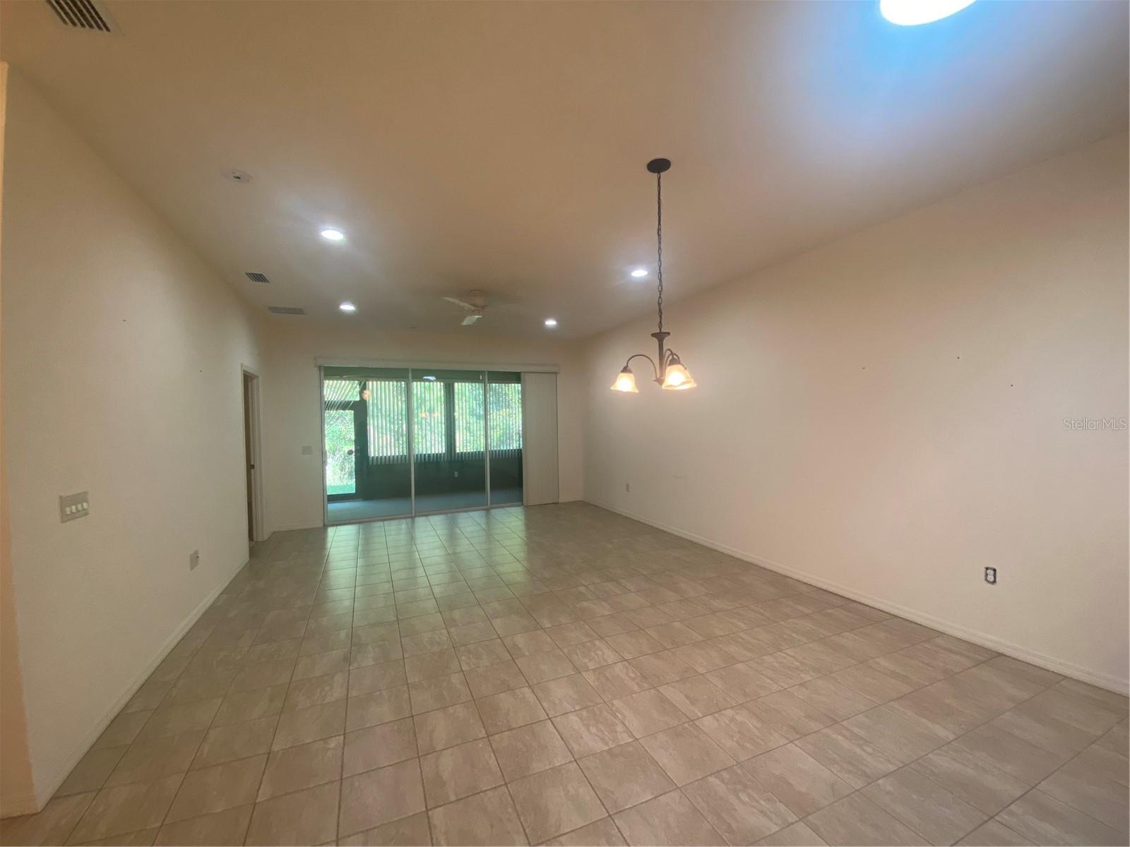 1561 Vienna Square Dr Property Photo 12