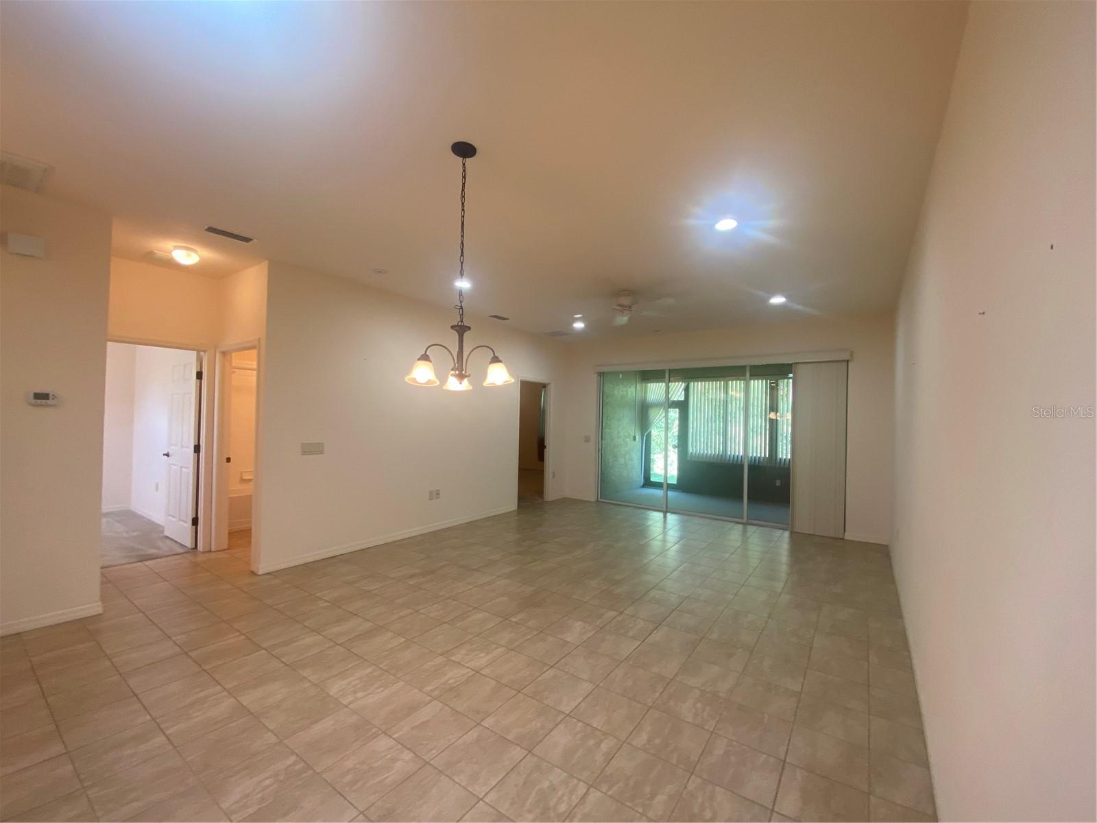 1561 Vienna Square Dr Property Photo 13