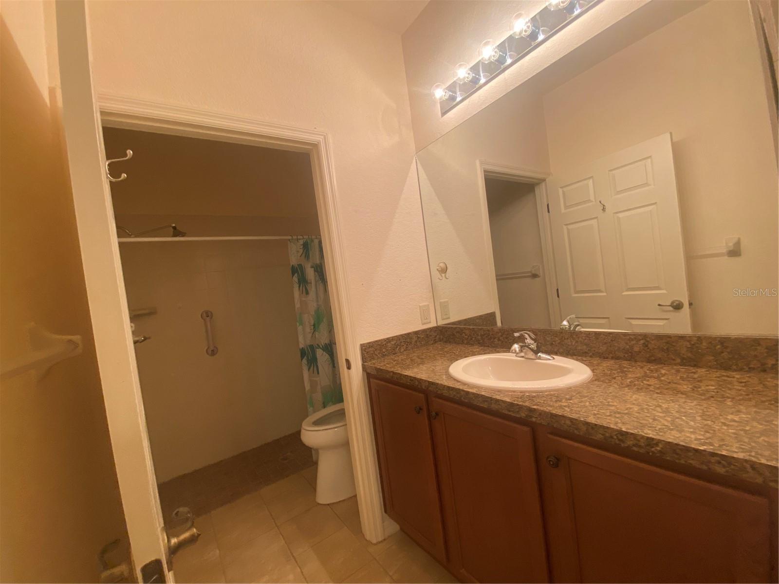 1561 Vienna Square Dr Property Photo 18