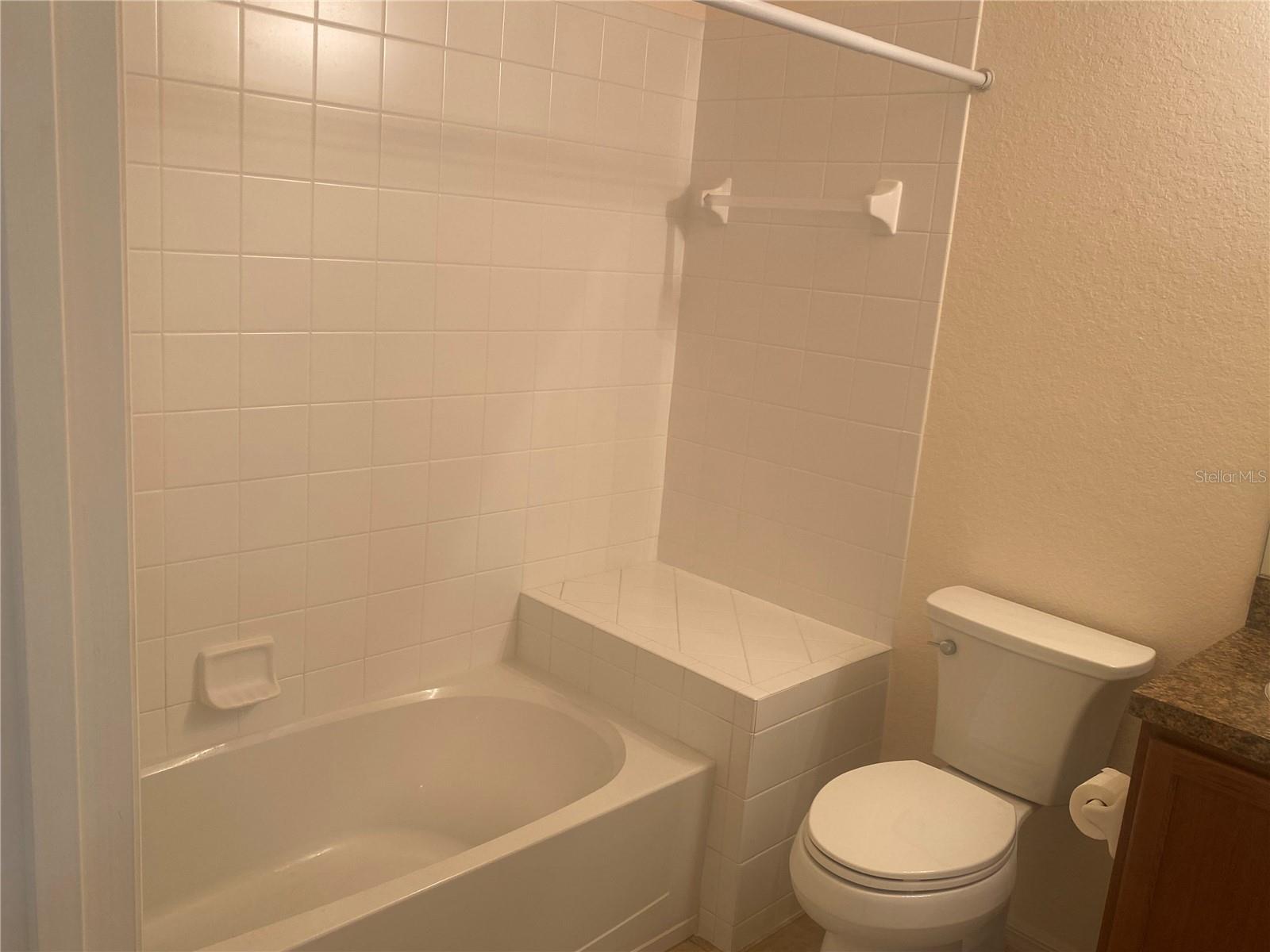 1561 Vienna Square Dr Property Photo 23