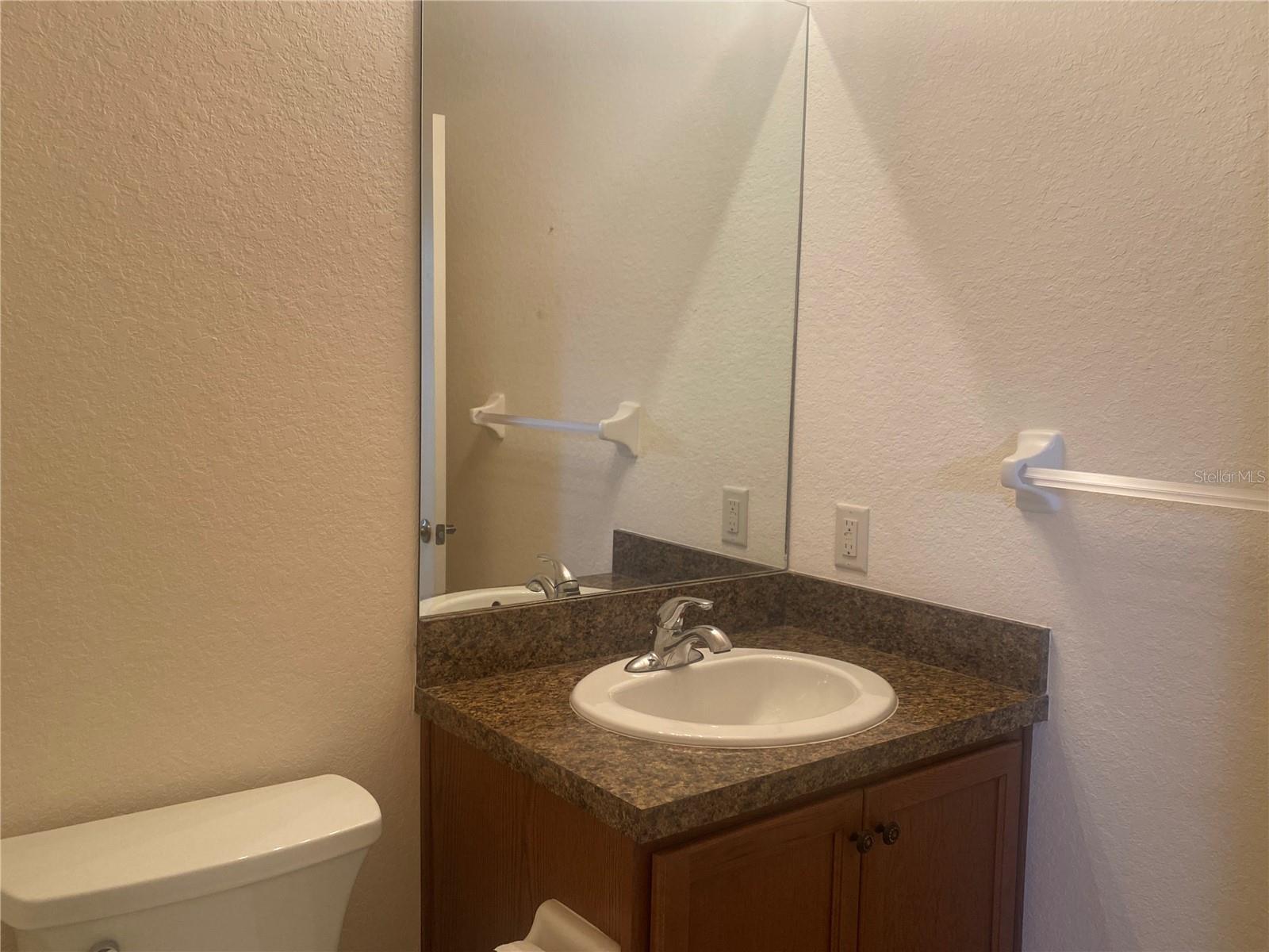 1561 Vienna Square Dr Property Photo 24