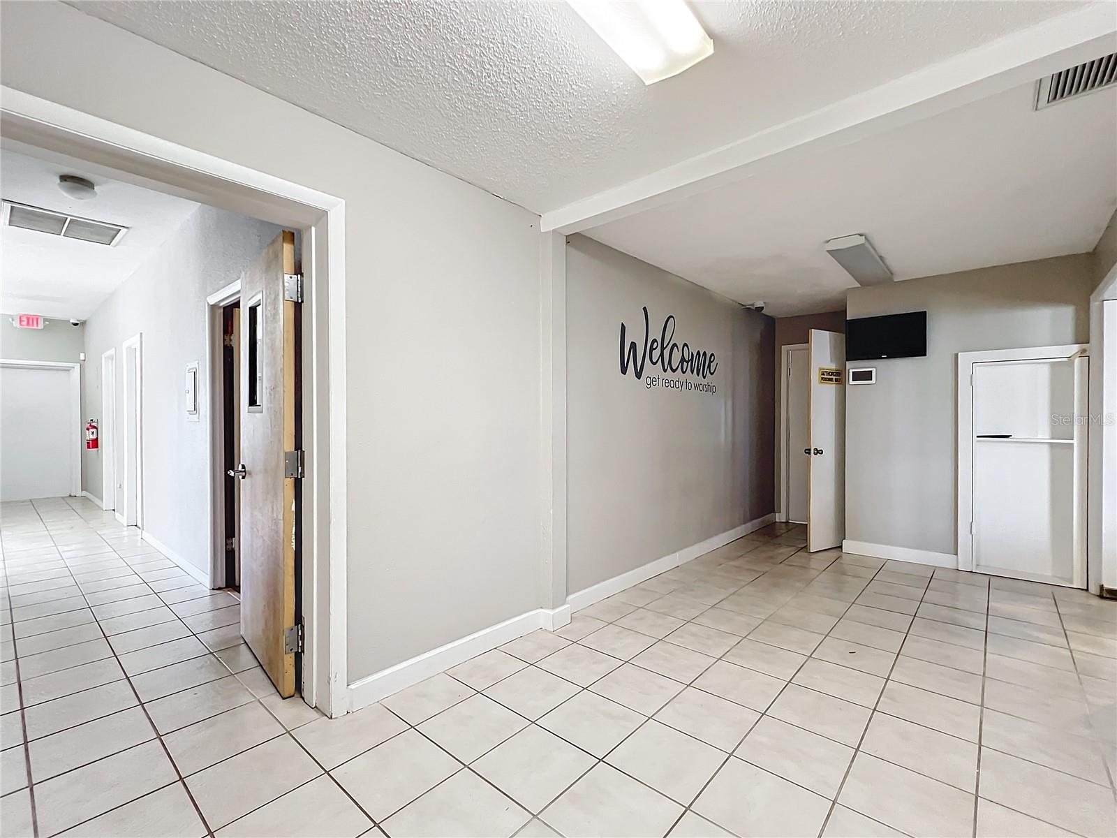 2445 E Main St Property Photo 10