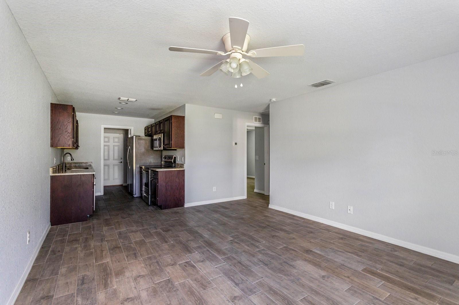 2907 Park St Property Photo 8