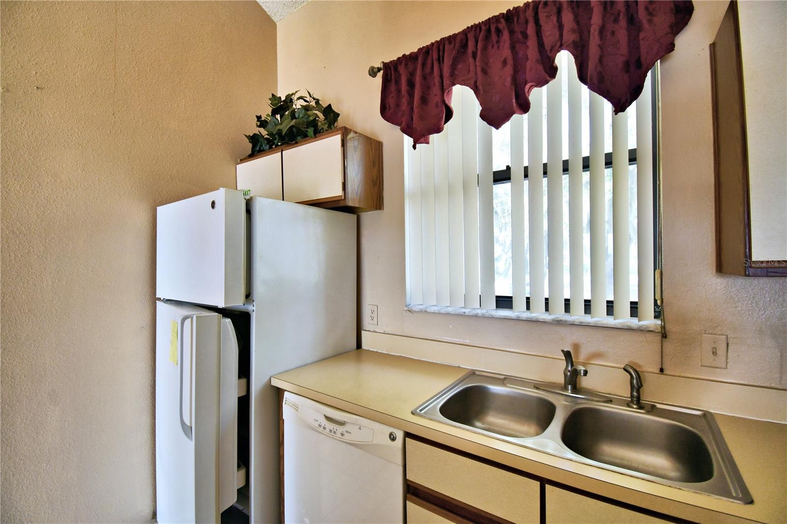 608 Sweet Bay Cir Property Photo 21