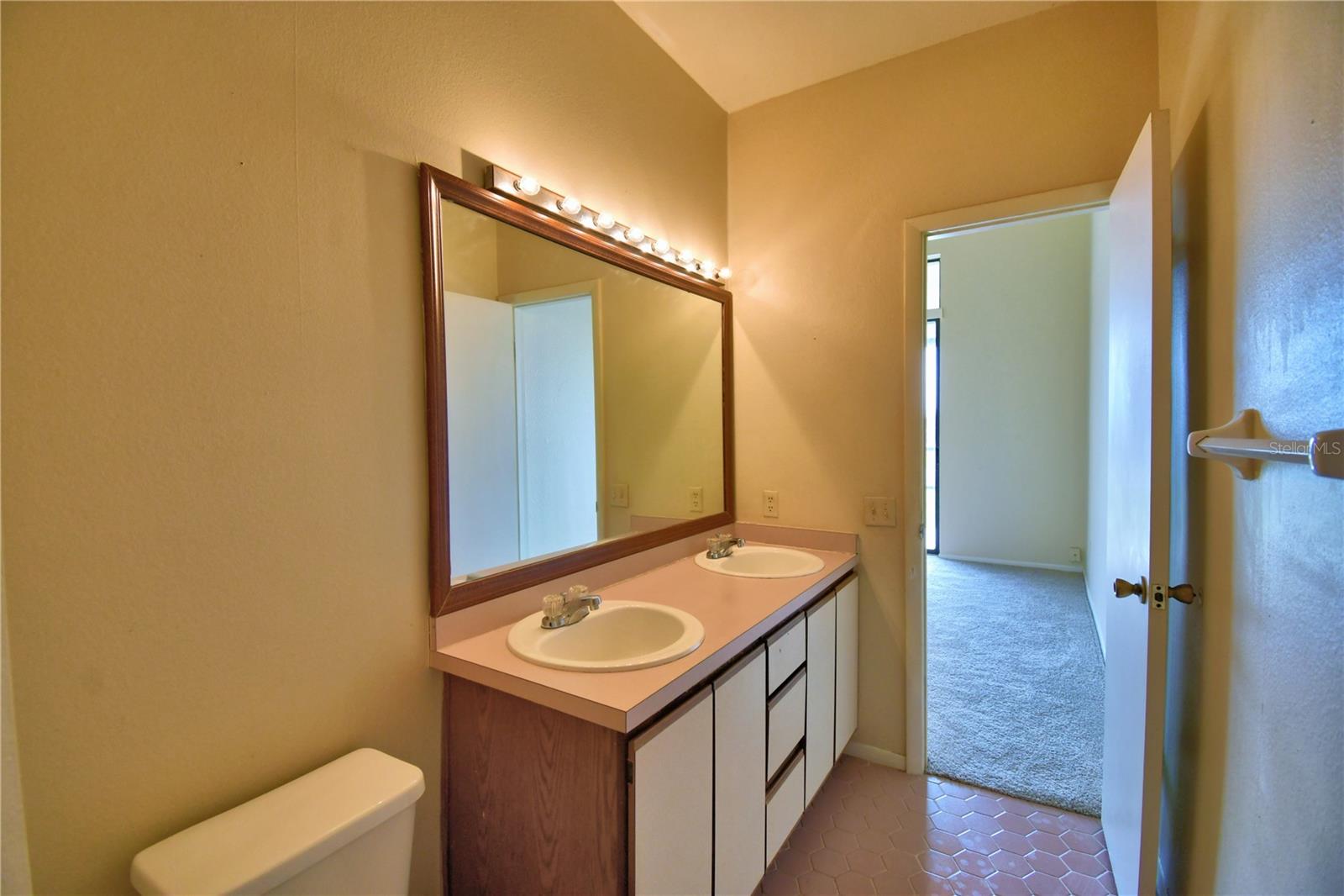 608 Sweet Bay Cir Property Photo 42