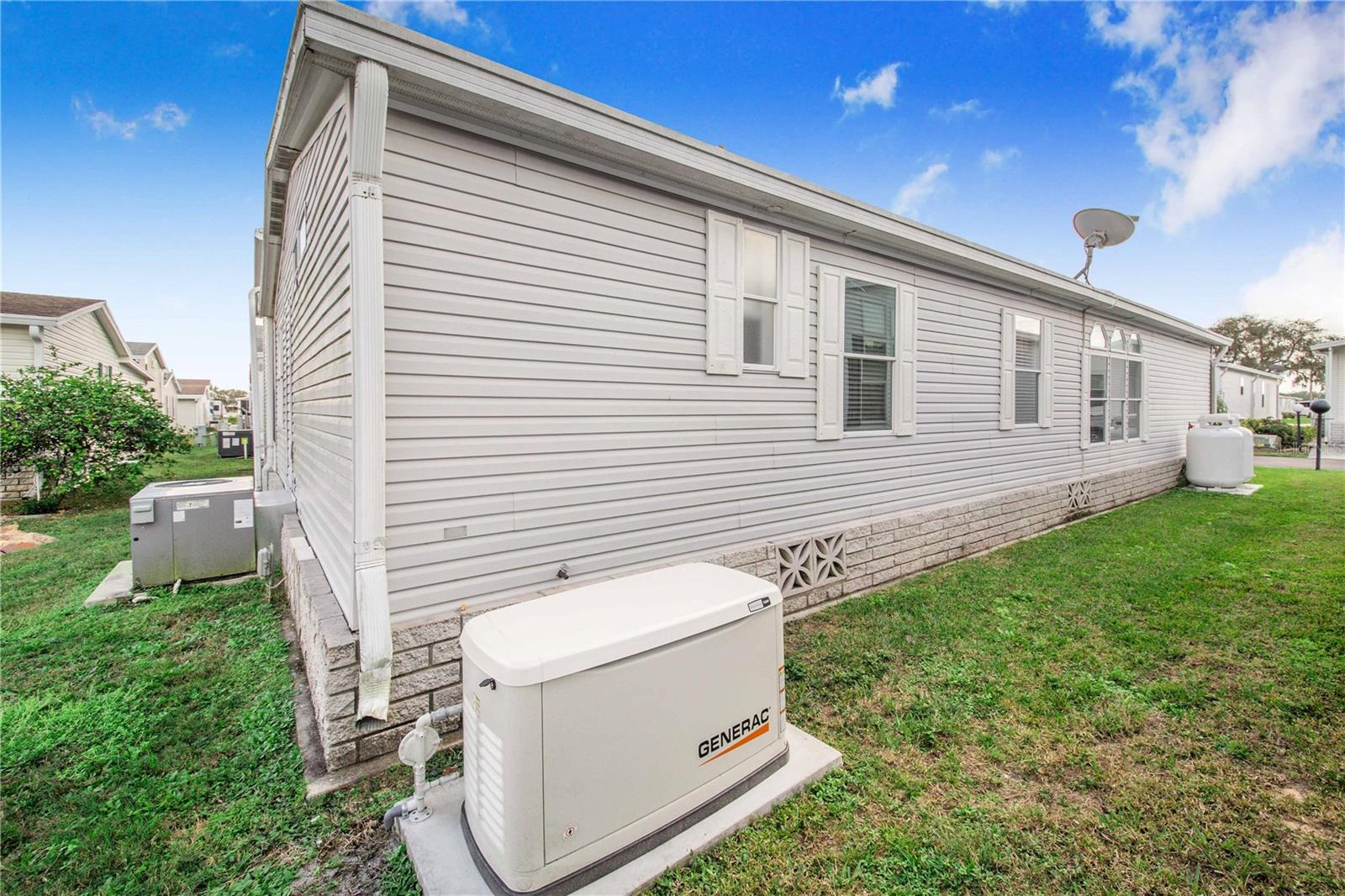 332 Fairway Blvd Property Photo 7
