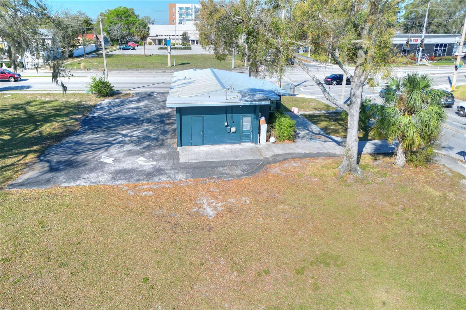 300 1st St S Property Photo 18
