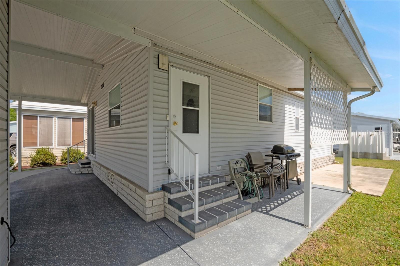 358 Pine Loop Property Photo 4