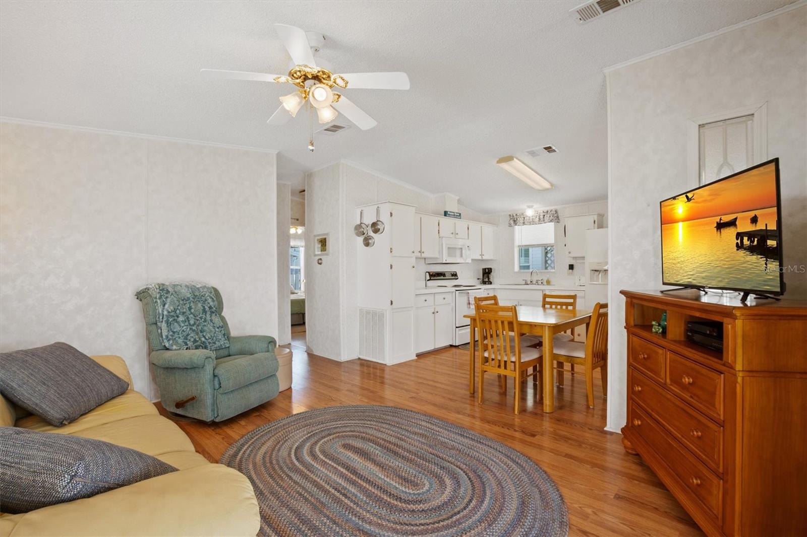 358 Pine Loop Property Photo 8