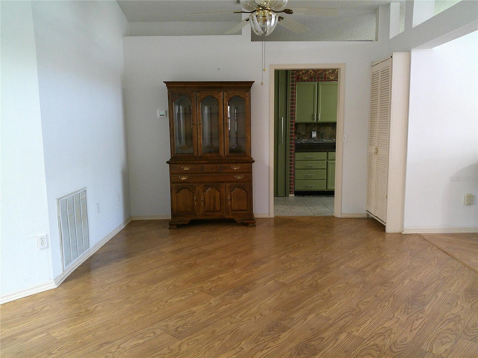 100 Heatherwood Blvd Property Photo 7