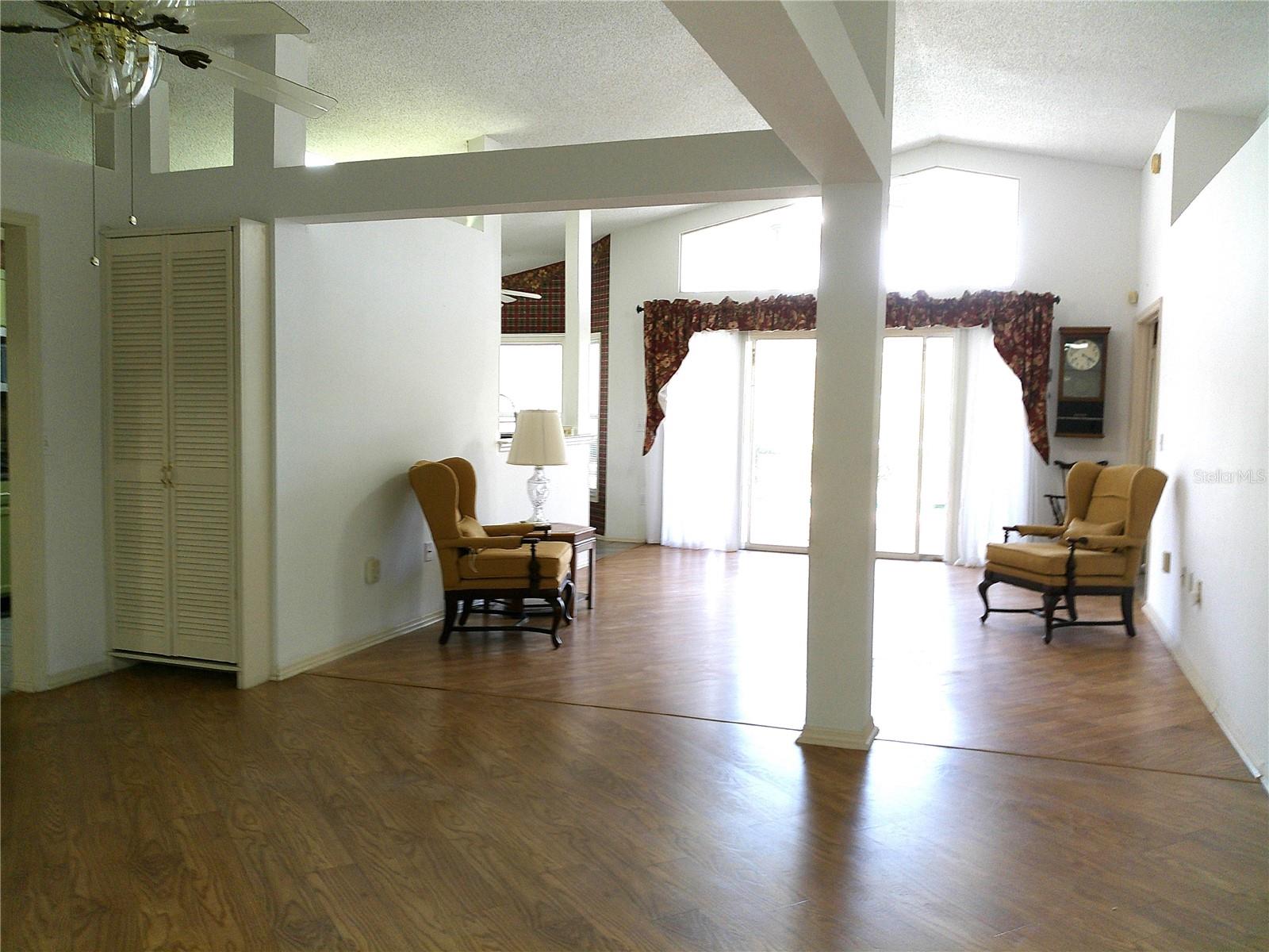 100 Heatherwood Blvd Property Photo 9