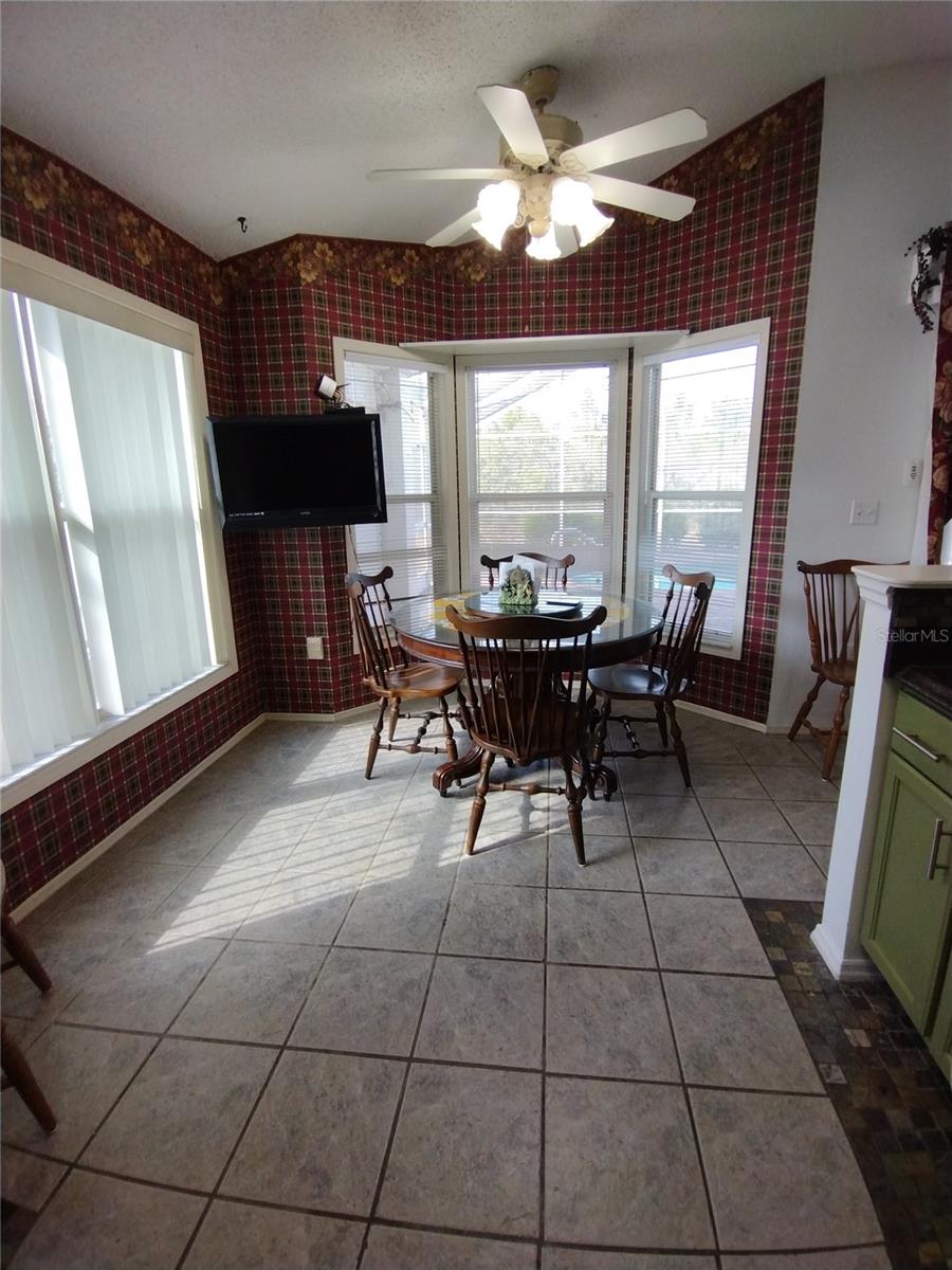 100 Heatherwood Blvd Property Photo 17