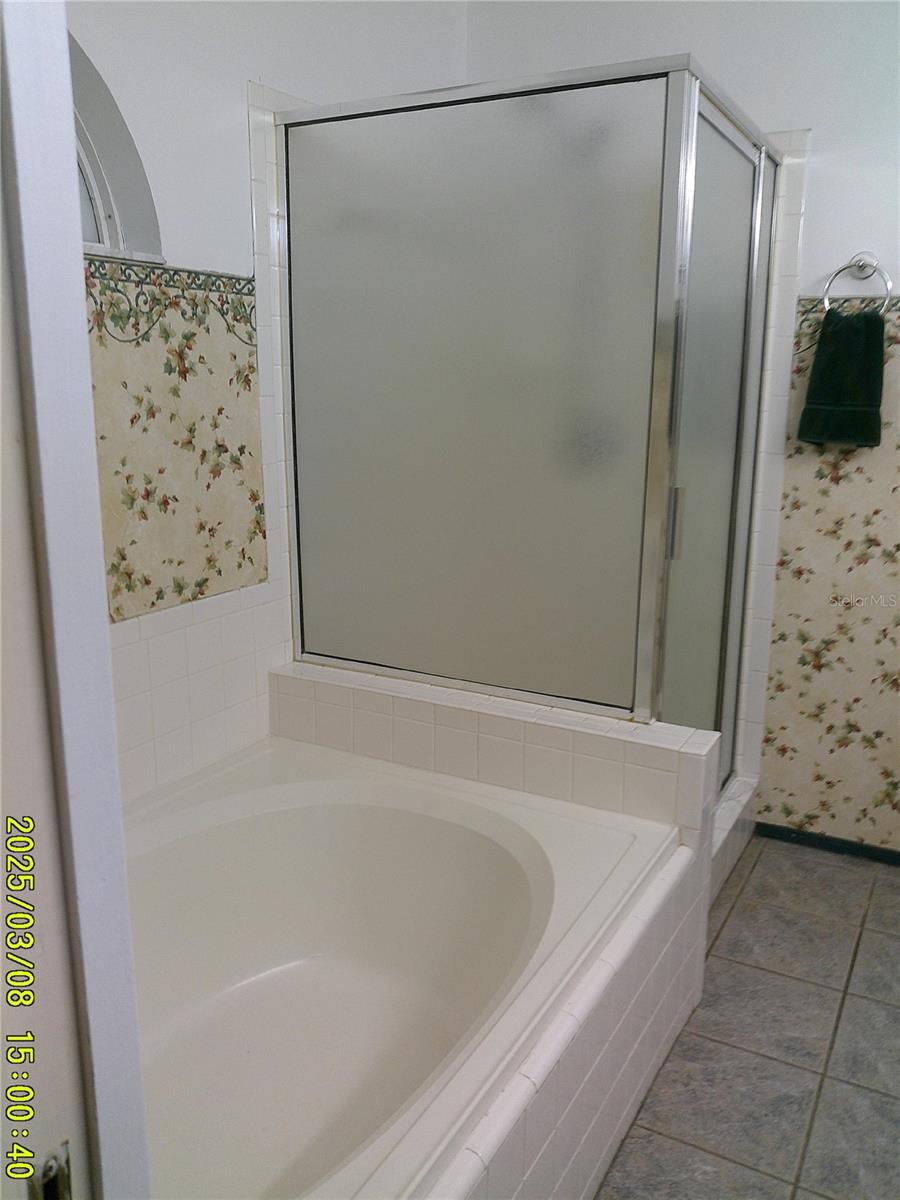 100 Heatherwood Blvd Property Photo 22