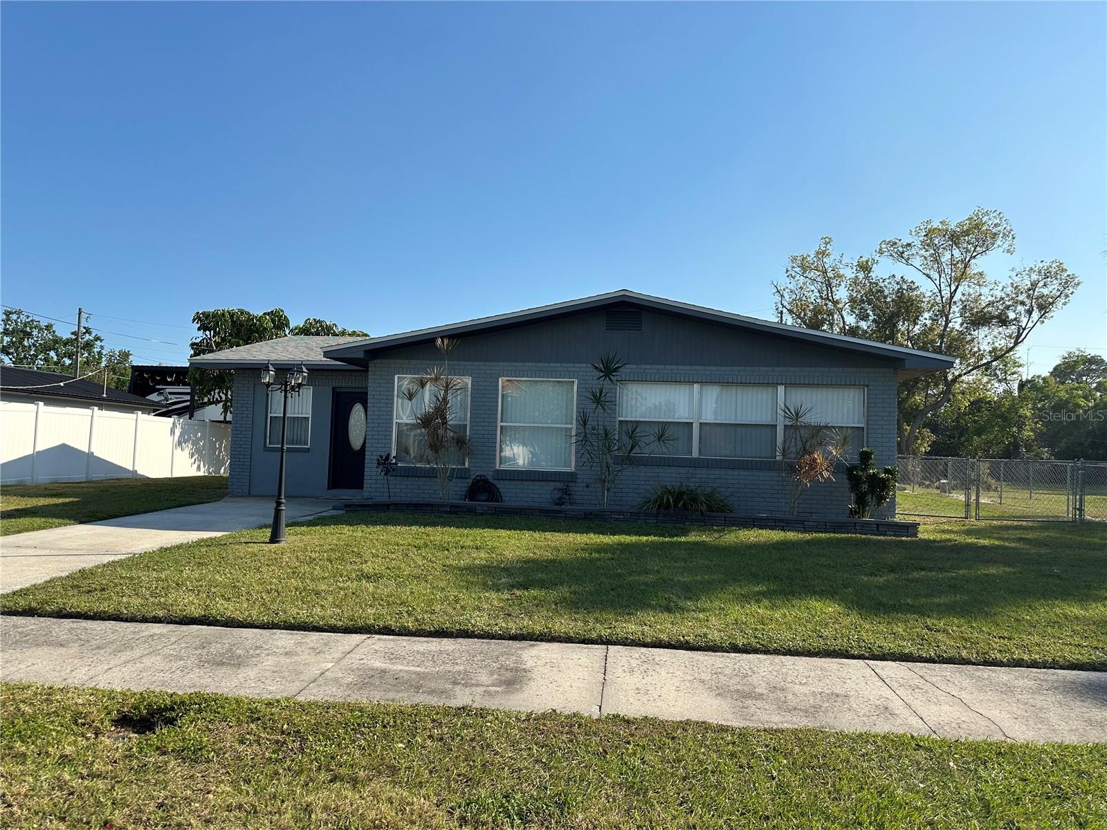 707 Great Barford St Property Photo