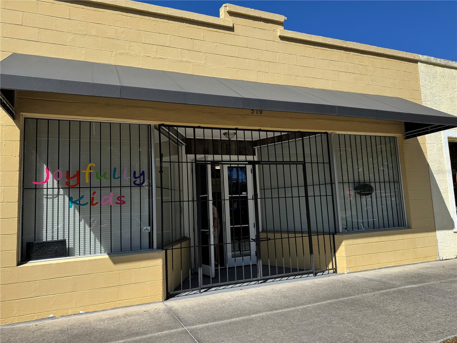 570 E Summerlin St Property Photo