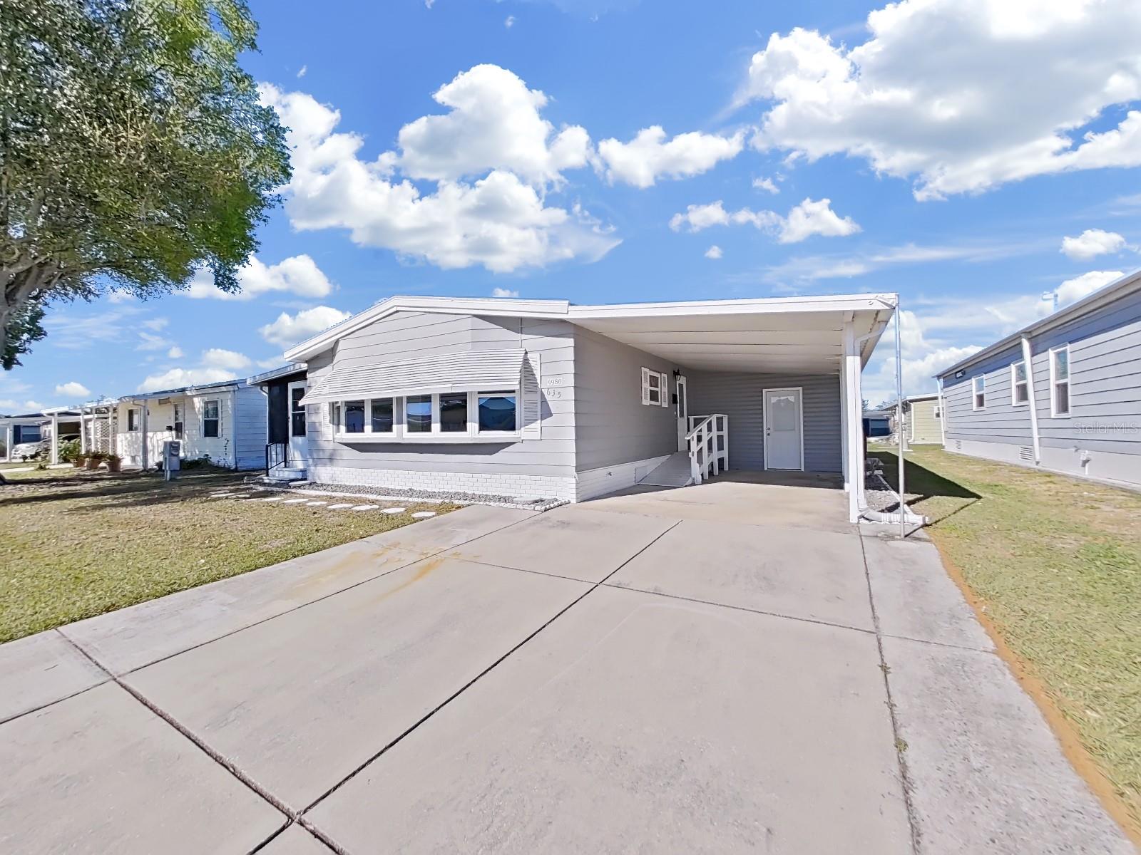 4986 Foxwood Lake Dr Property Photo 1