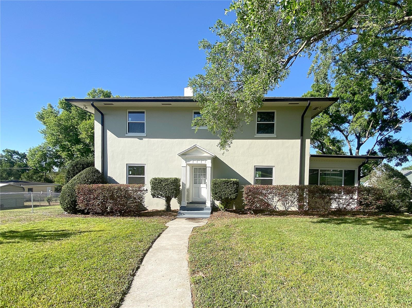 737 Carlton Ave Property Photo