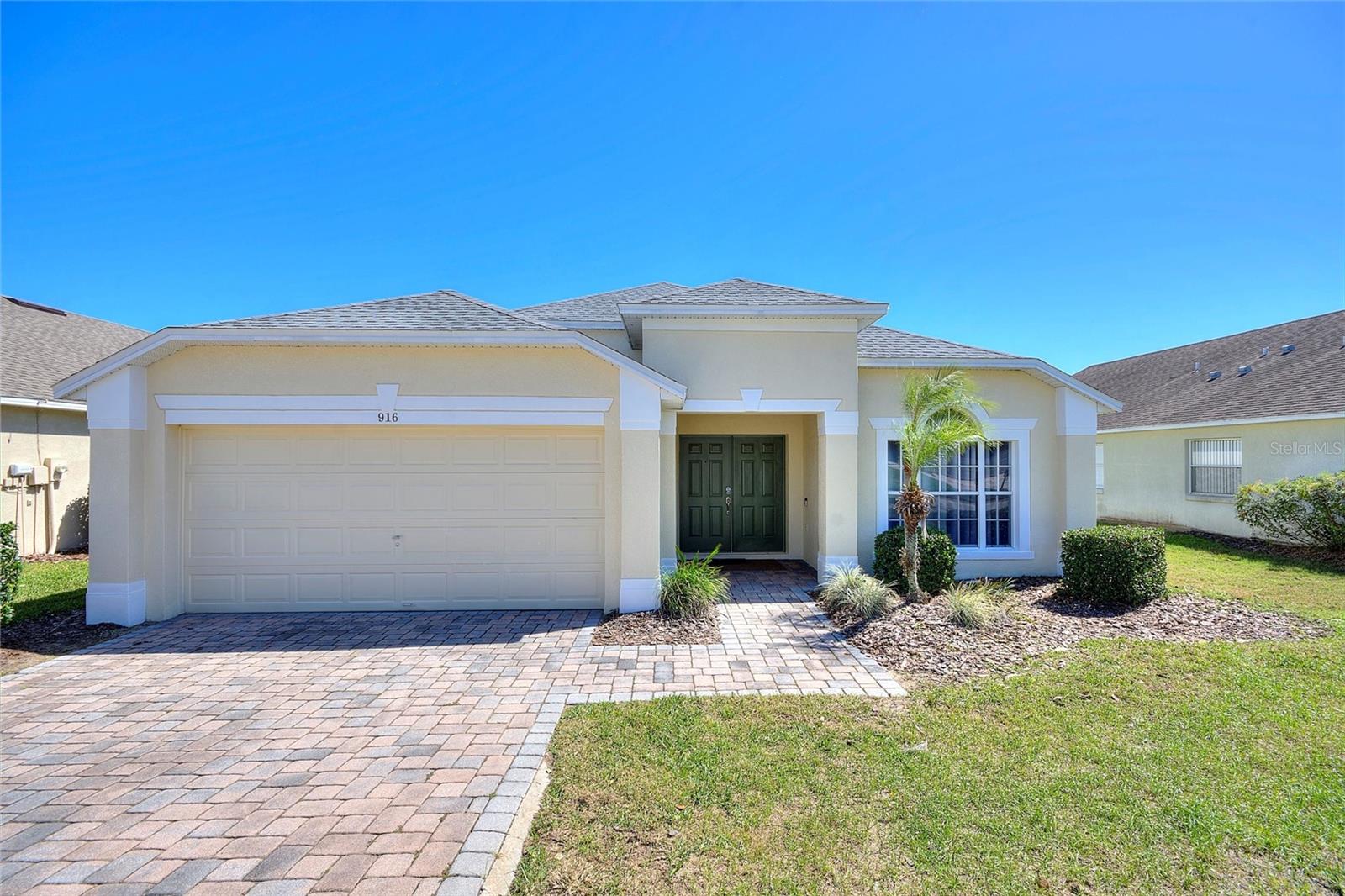 916 Balmoral Dr Property Photo 1