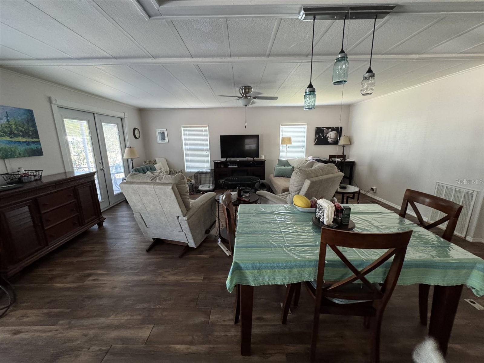 8689 Breeze Hill Dr Property Photo 15