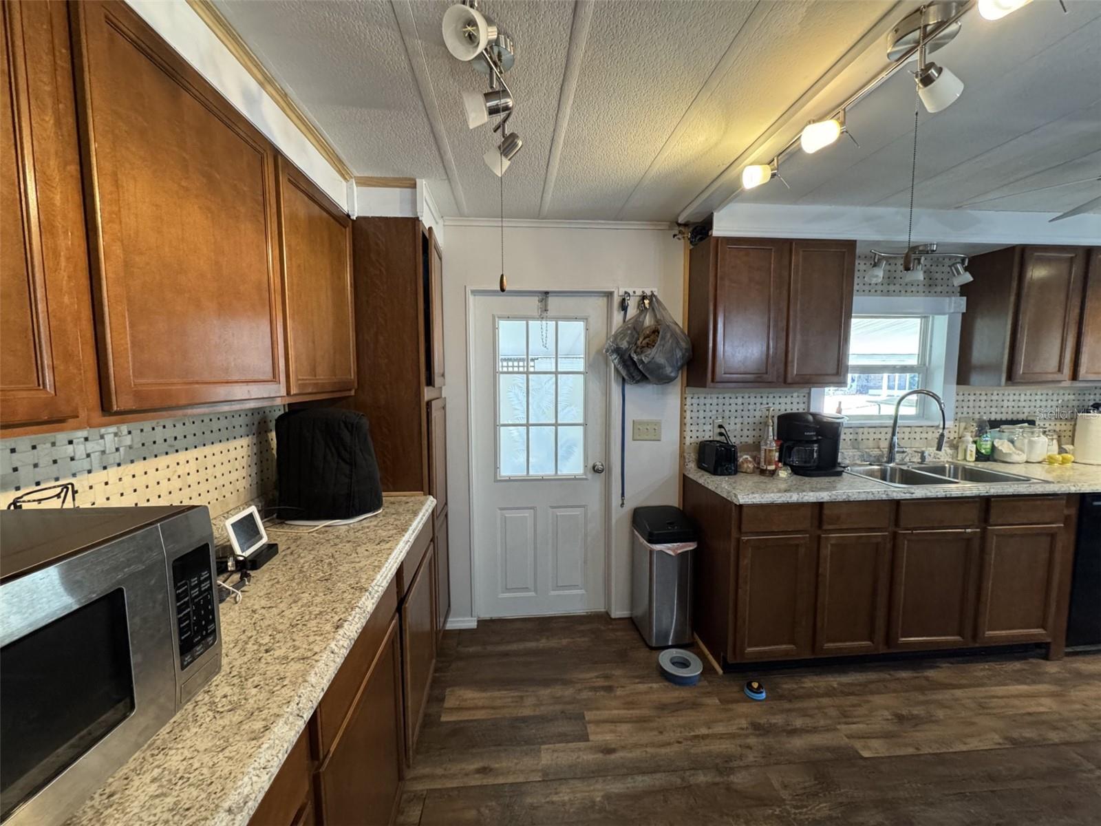 8689 Breeze Hill Dr Property Photo 17