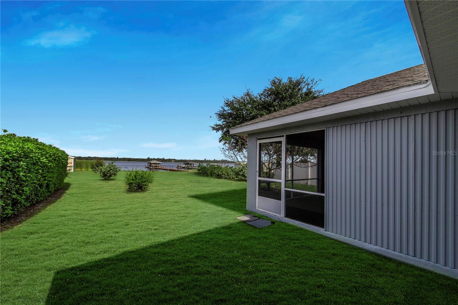 4099 Island Lakes Dr Property Photo 3