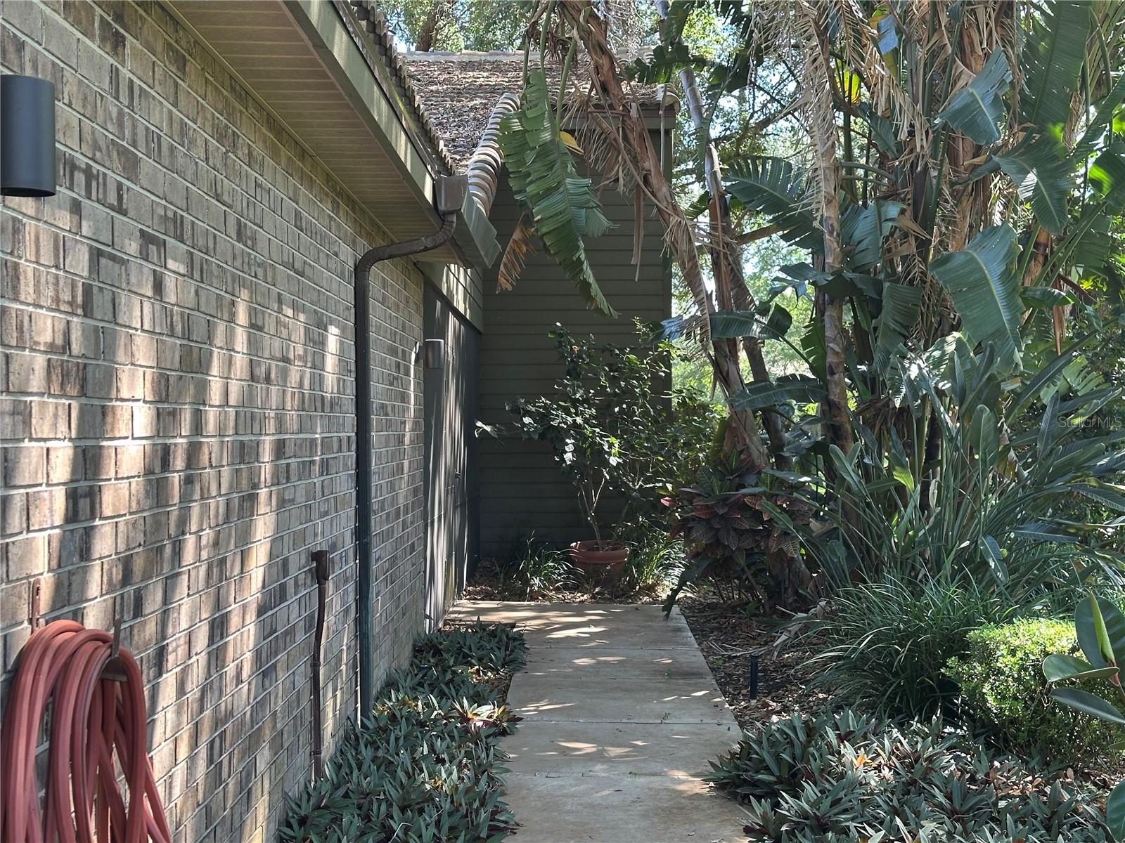 104 Woden Way Property Photo 3
