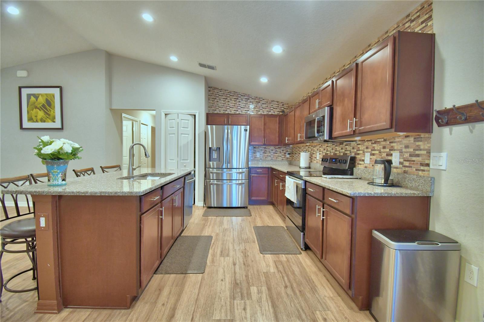 710 Persian Dr Property Photo 5