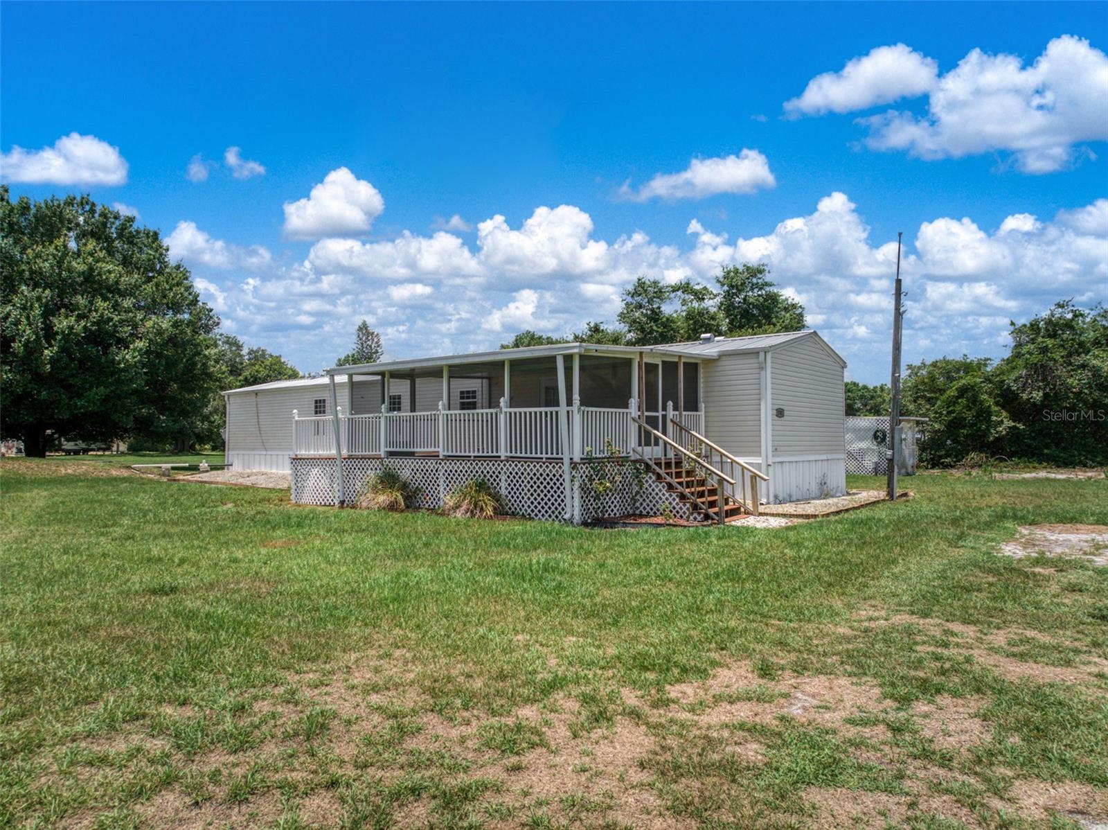 1701 W Lake Dr Property Photo 1