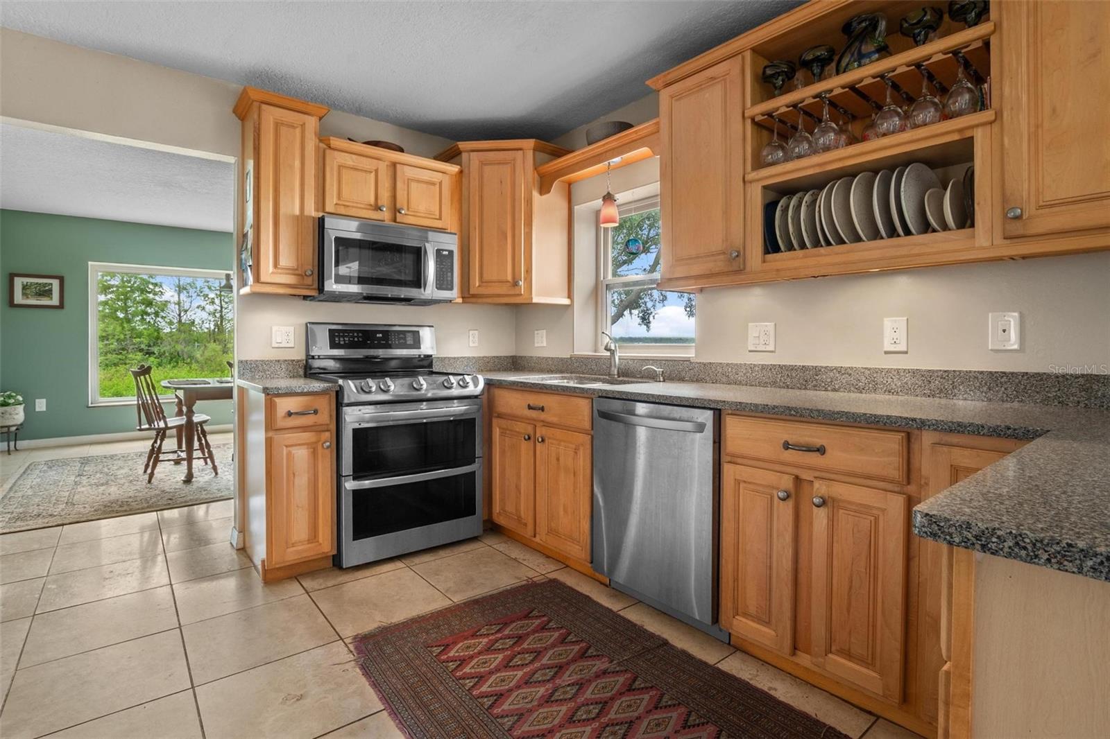 1256 Center St Property Photo 7