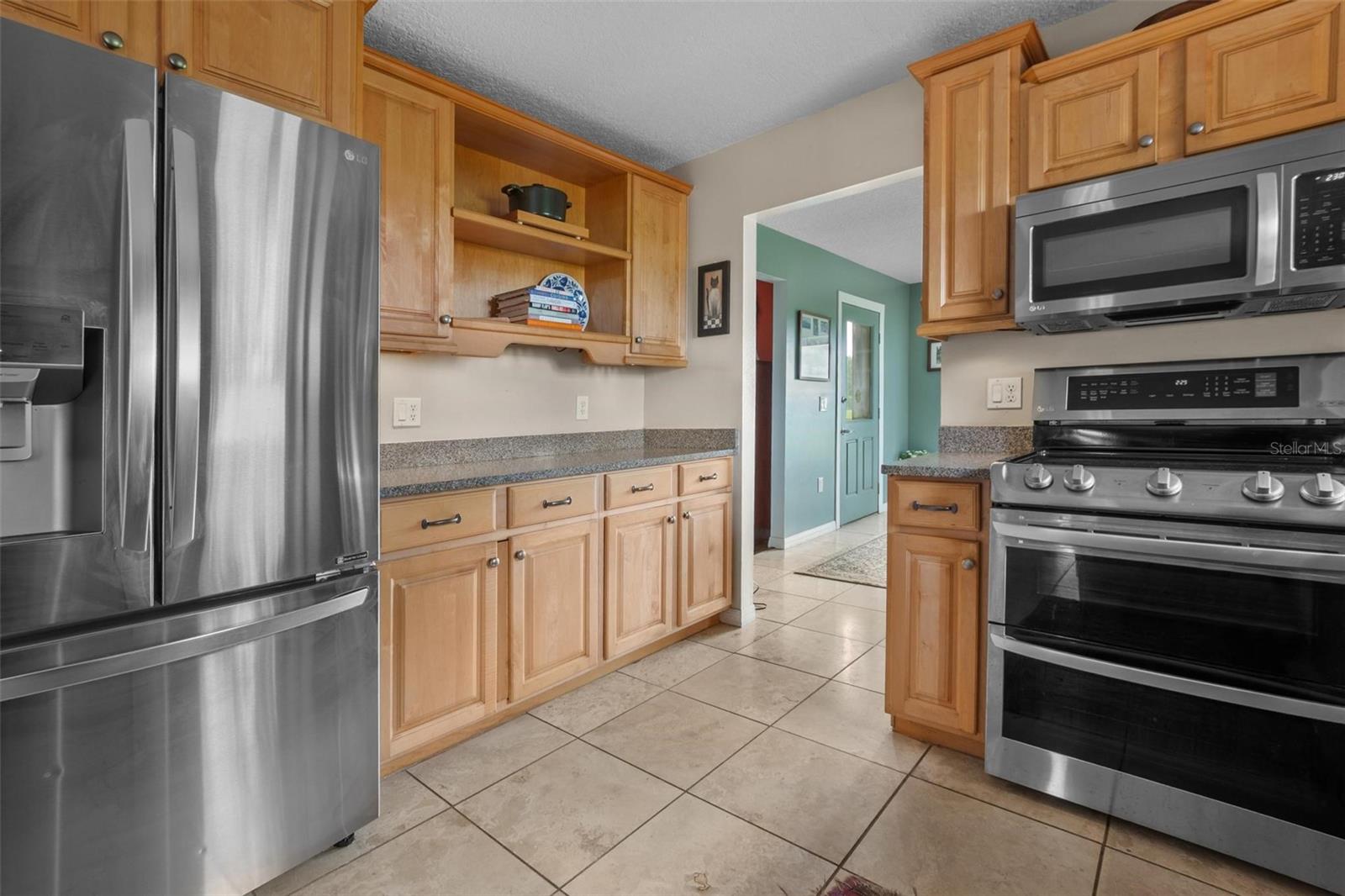 1256 Center St Property Photo 8