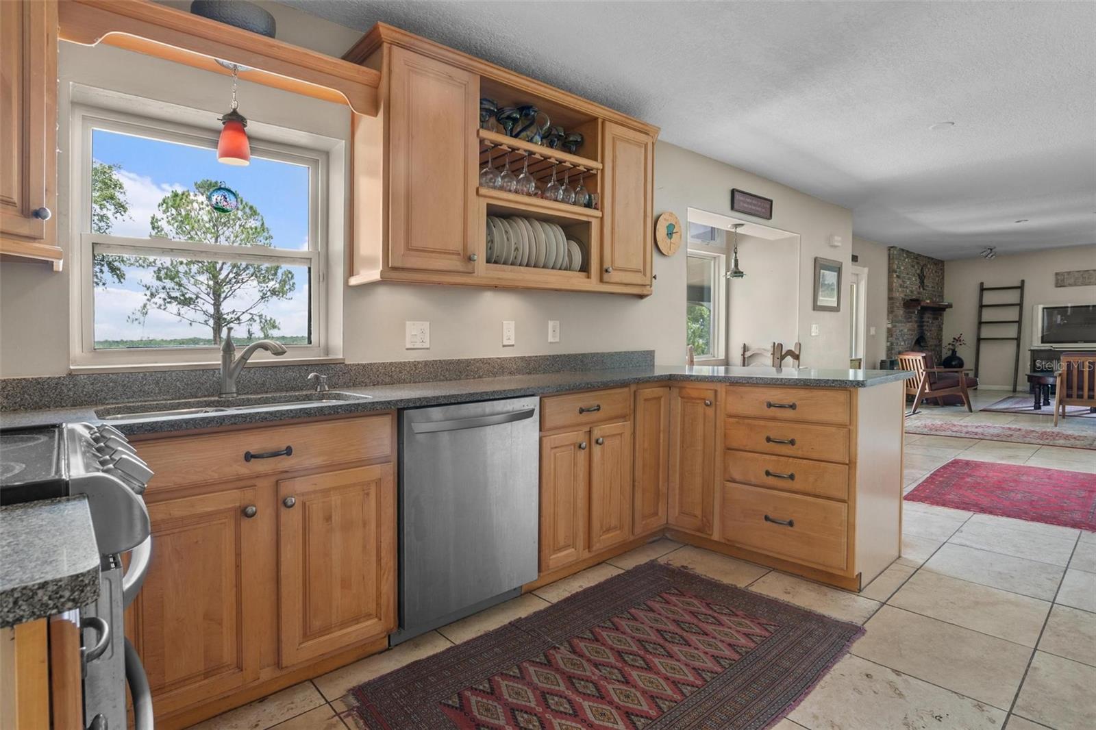 1256 Center St Property Photo 9