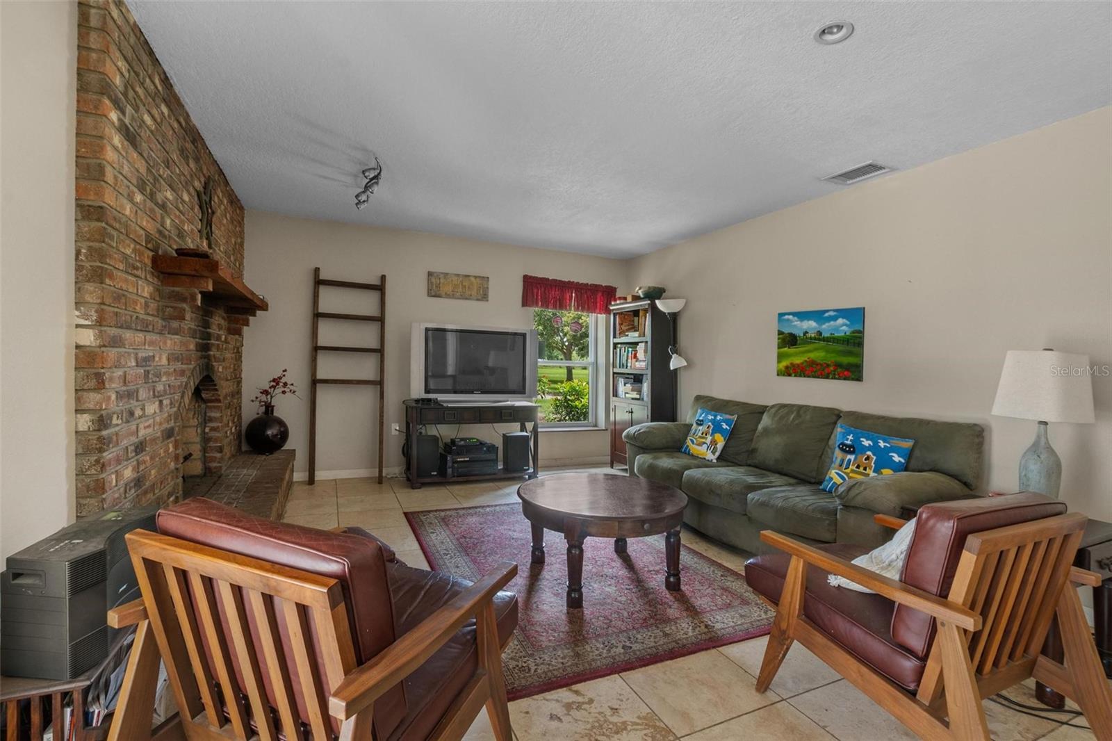 1256 Center St Property Photo 12