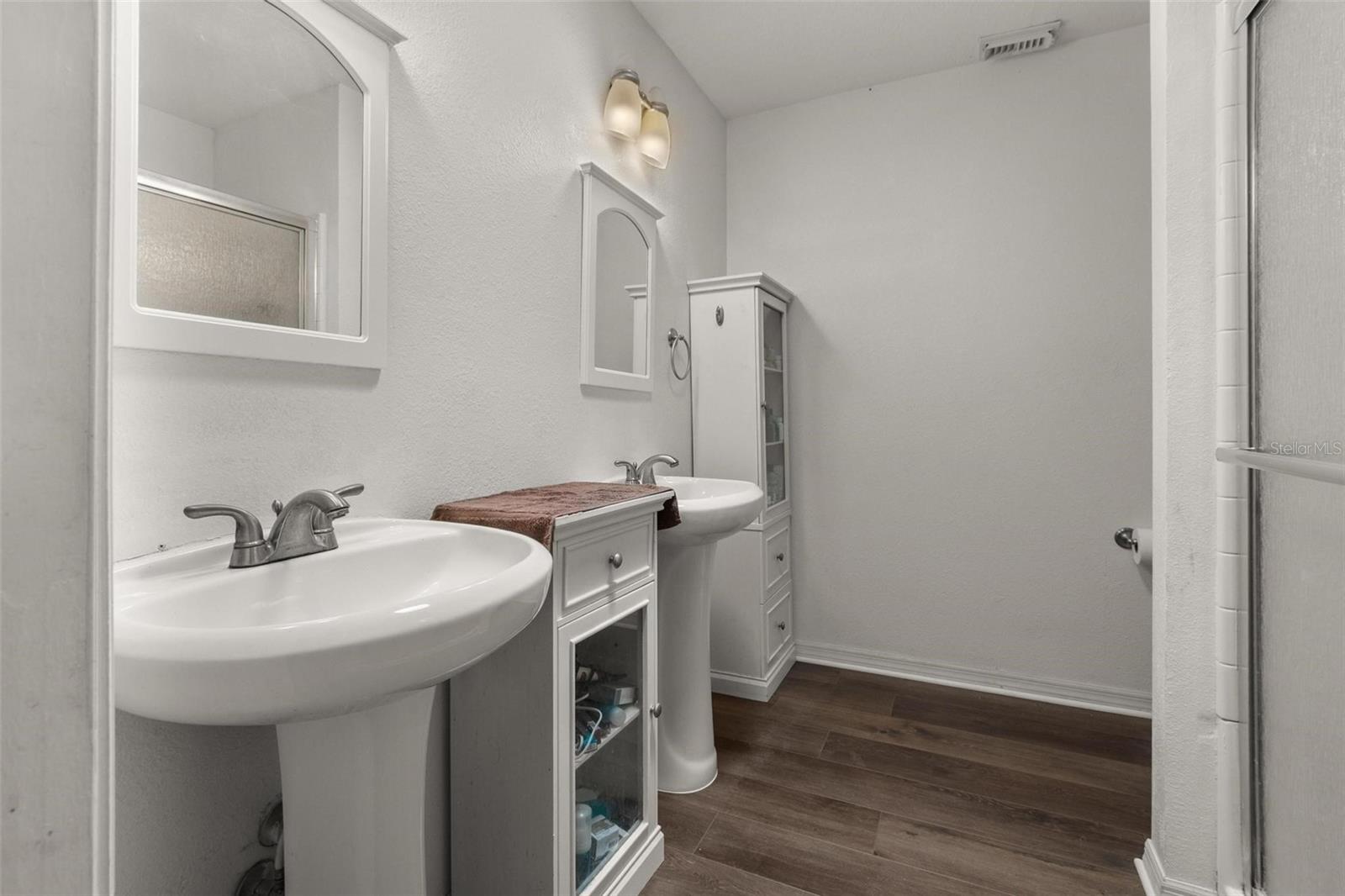 1256 Center St Property Photo 26