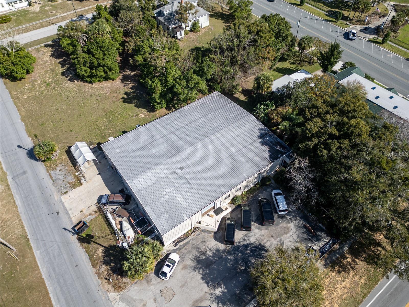 220 Davenport Blvd Property Photo 3