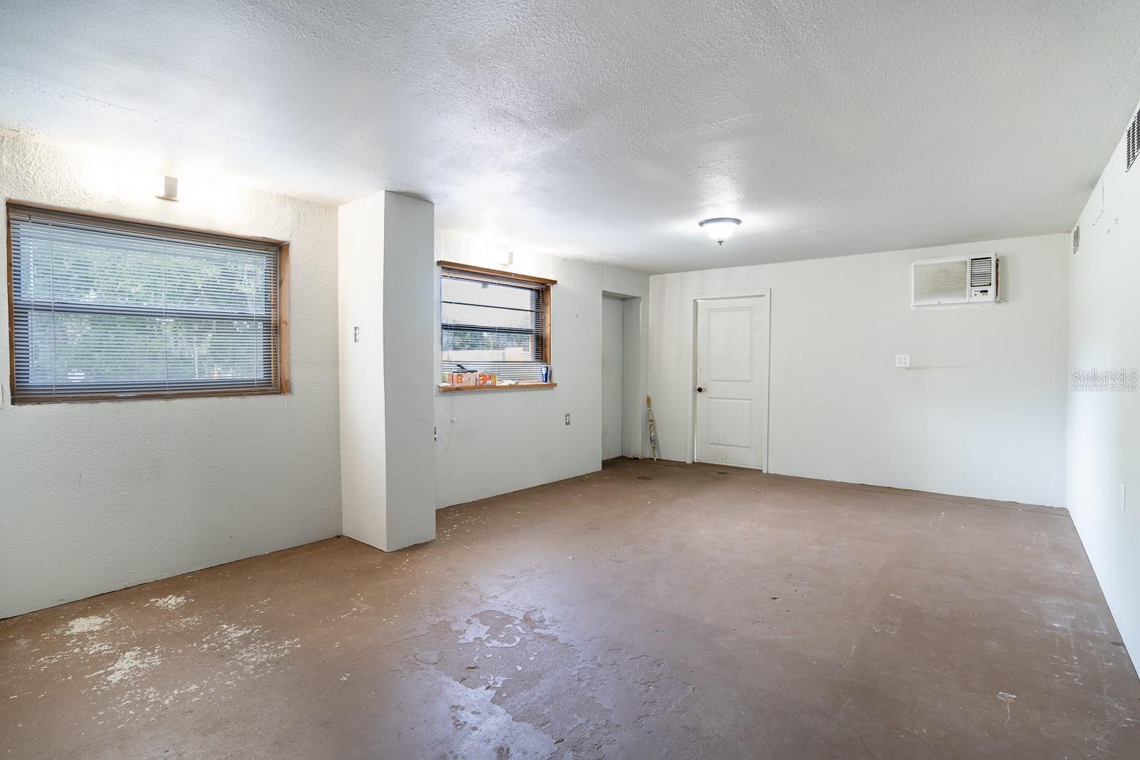 220 Davenport Blvd Property Photo 16
