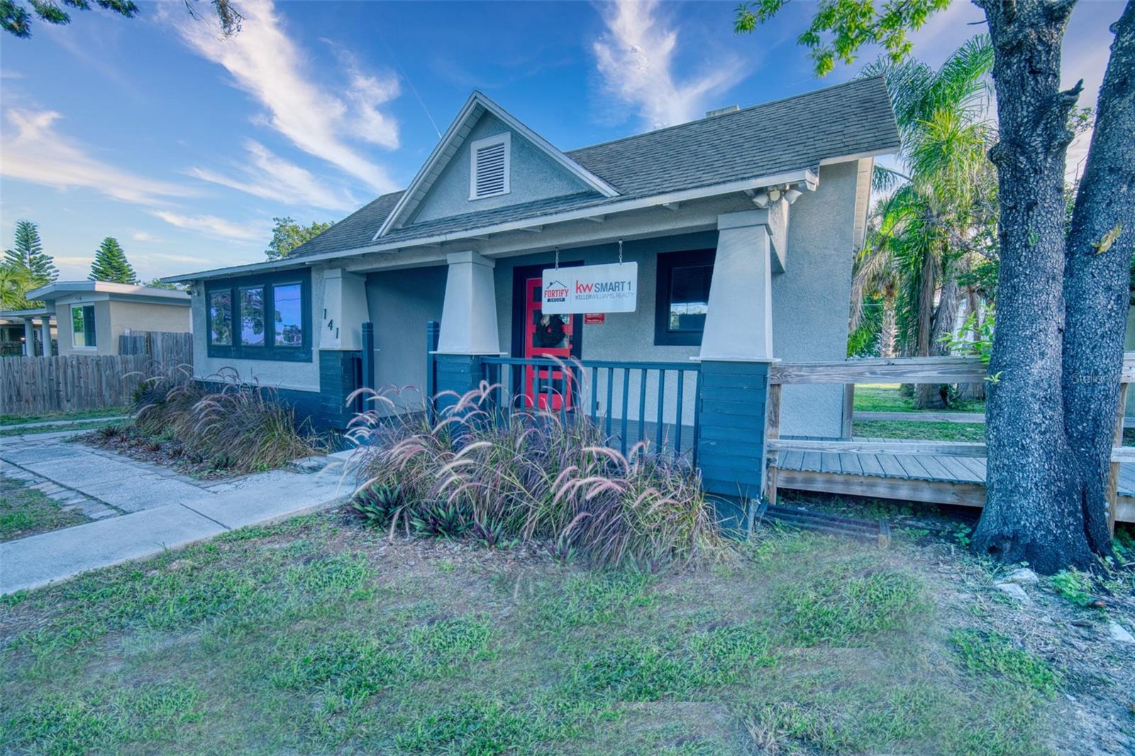 141 Avenue E Sw Property Photo 1