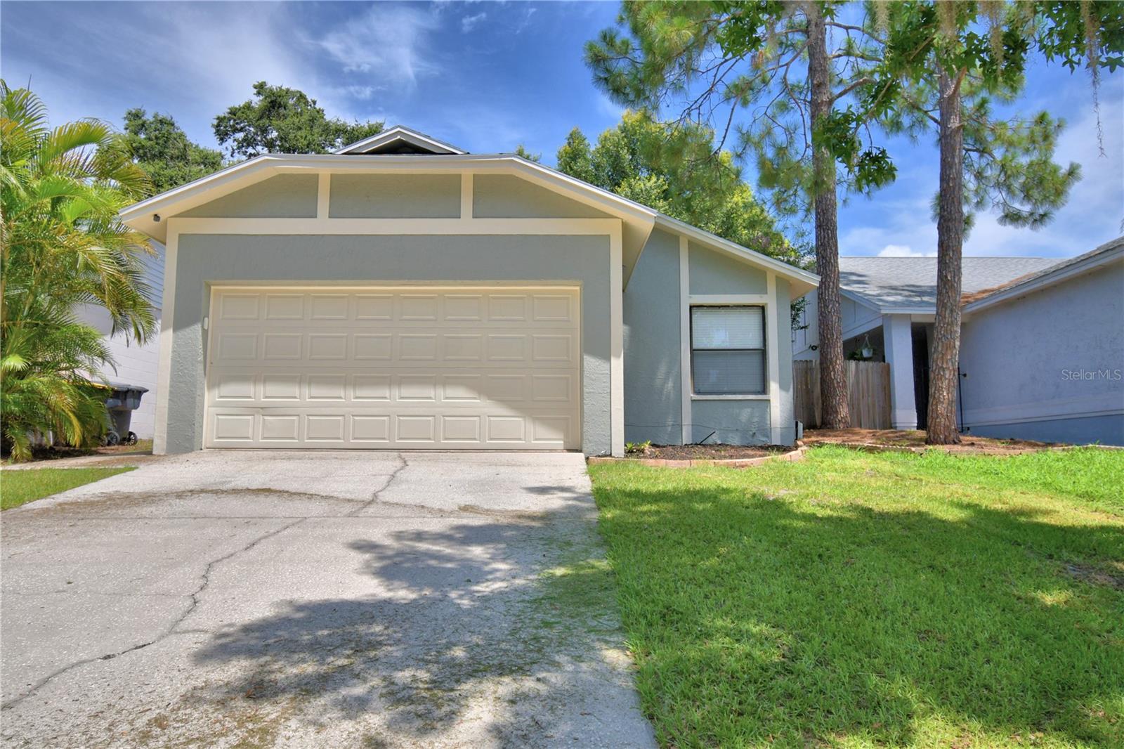 658 Lake Dexter Cir Property Photo 1