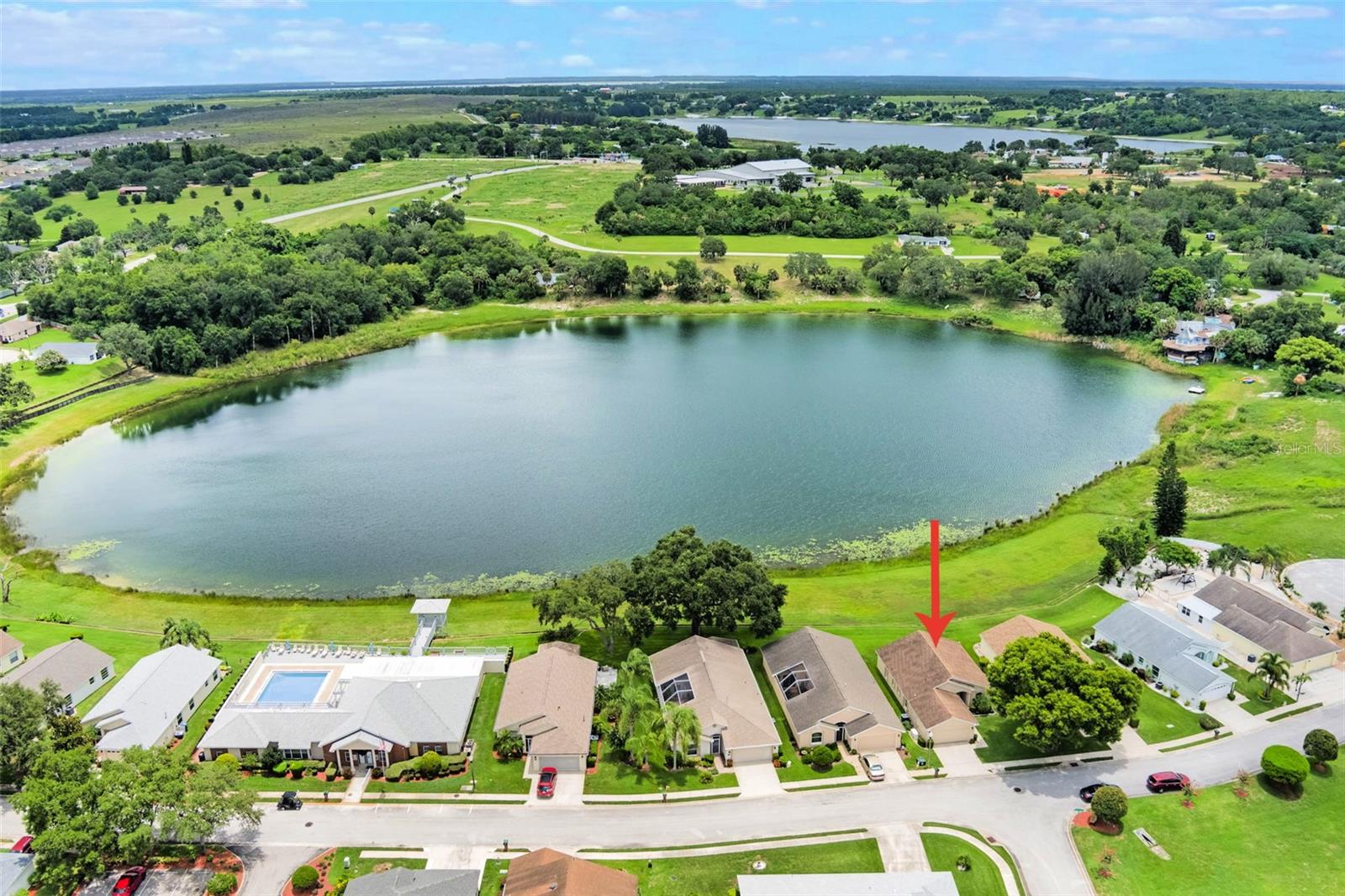 464 LAKE SUZANNE DR