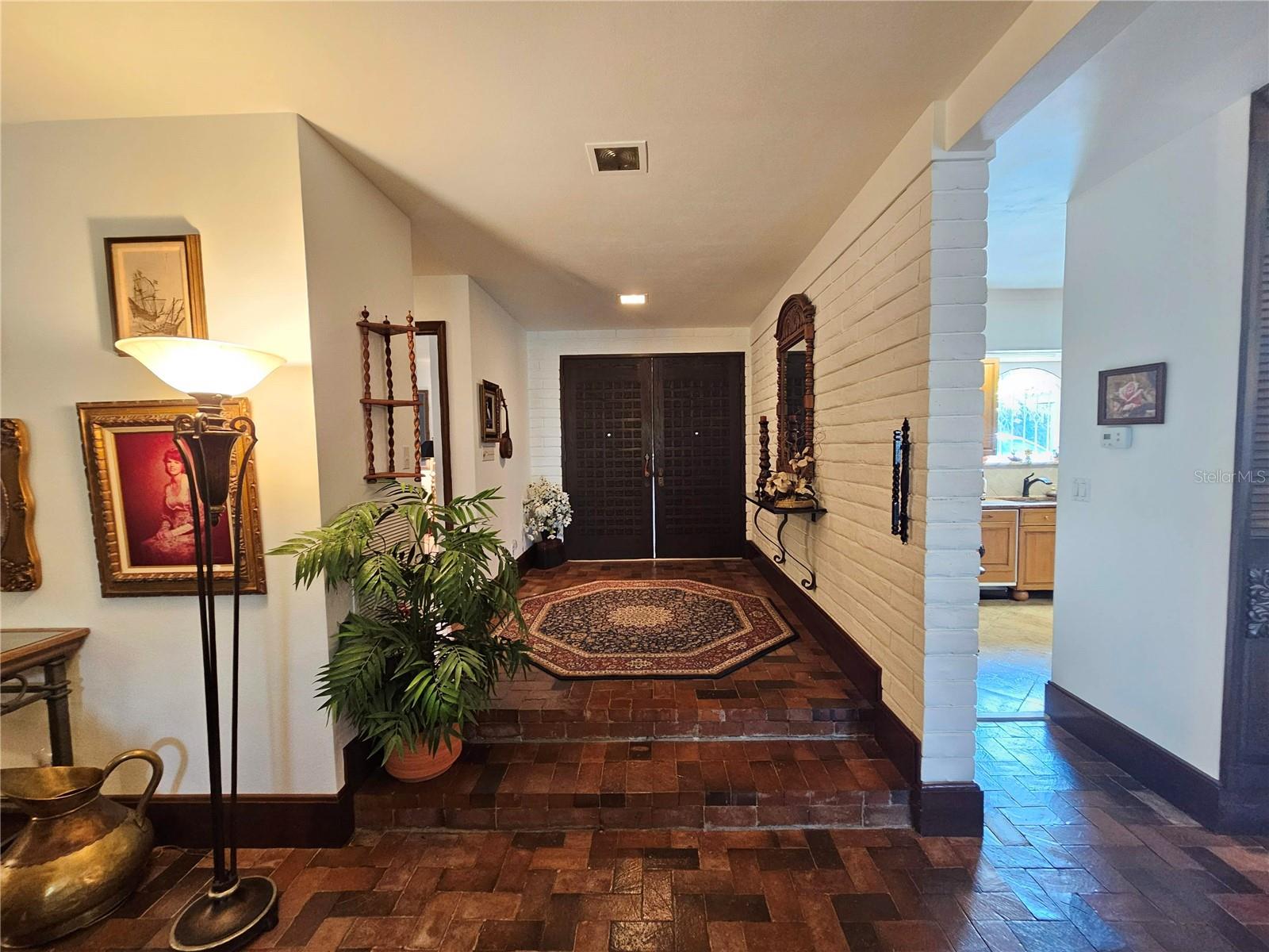 200 Island Way Property Photo 7