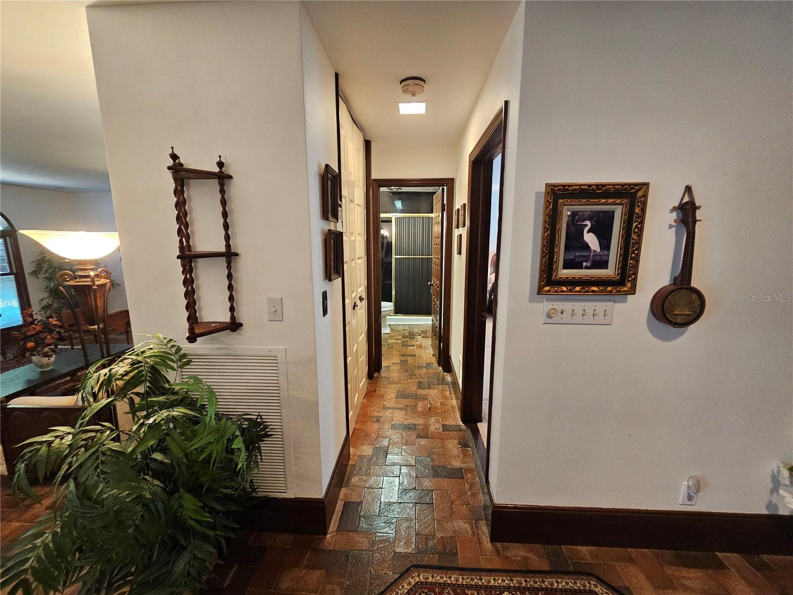 200 Island Way Property Photo 8