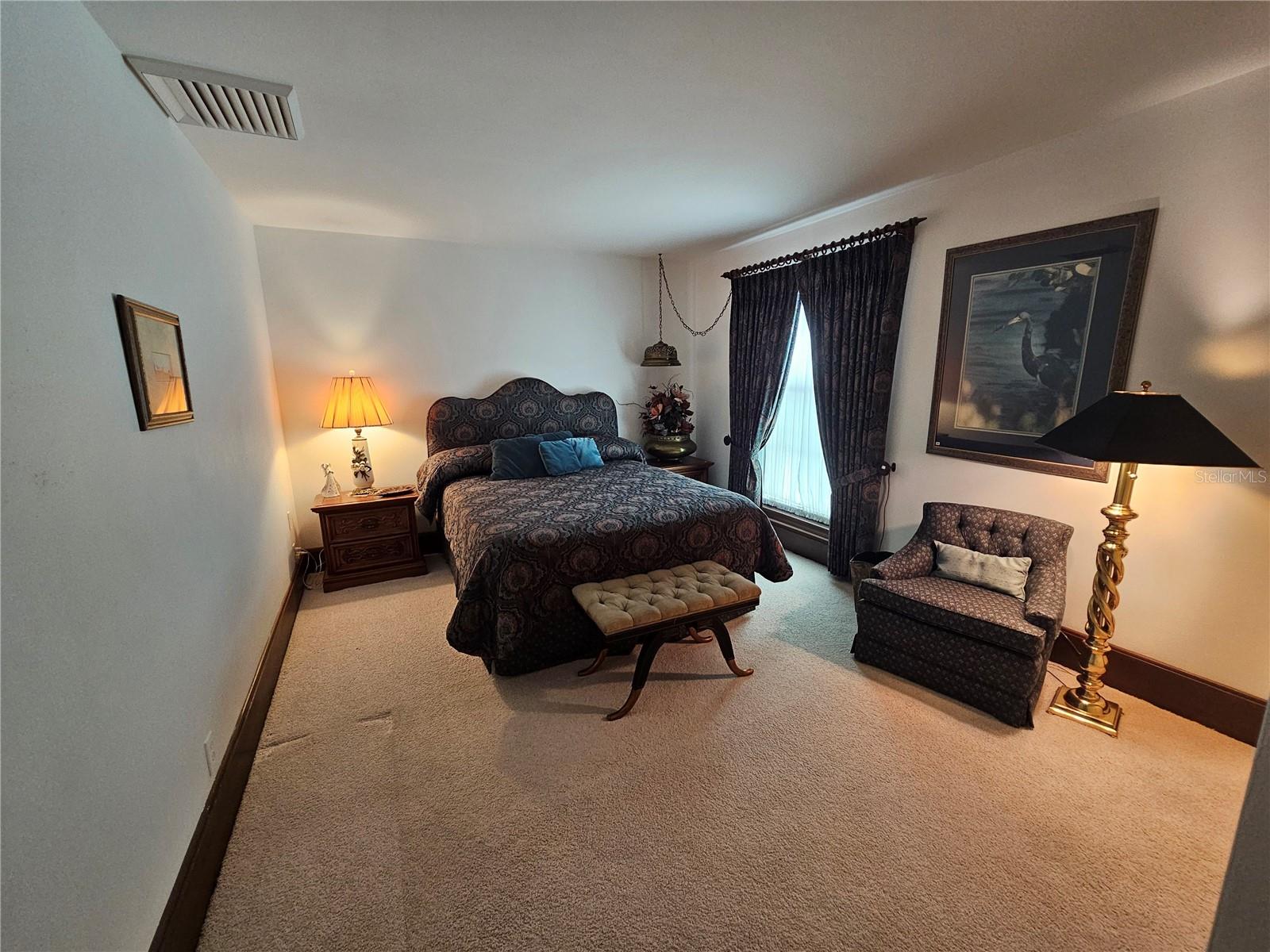 200 Island Way Property Photo 9