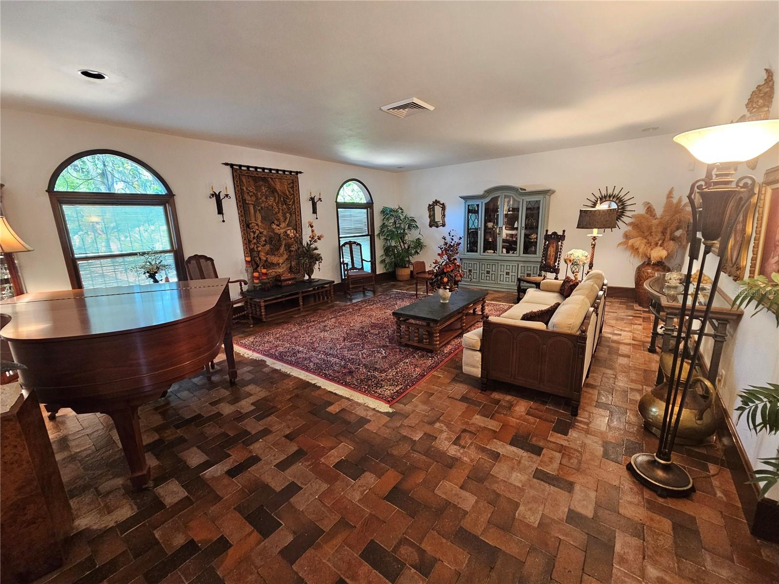 200 Island Way Property Photo 11