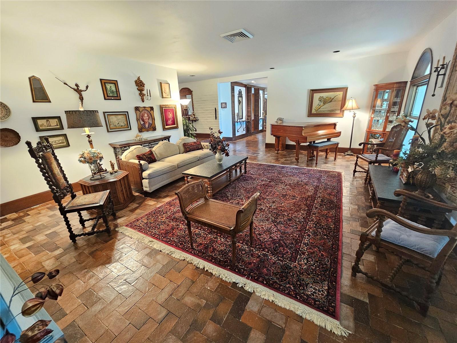200 Island Way Property Photo 12