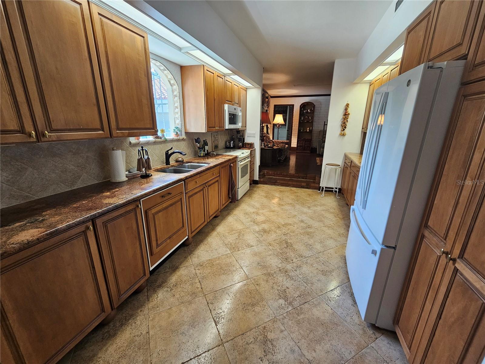 200 Island Way Property Photo 15