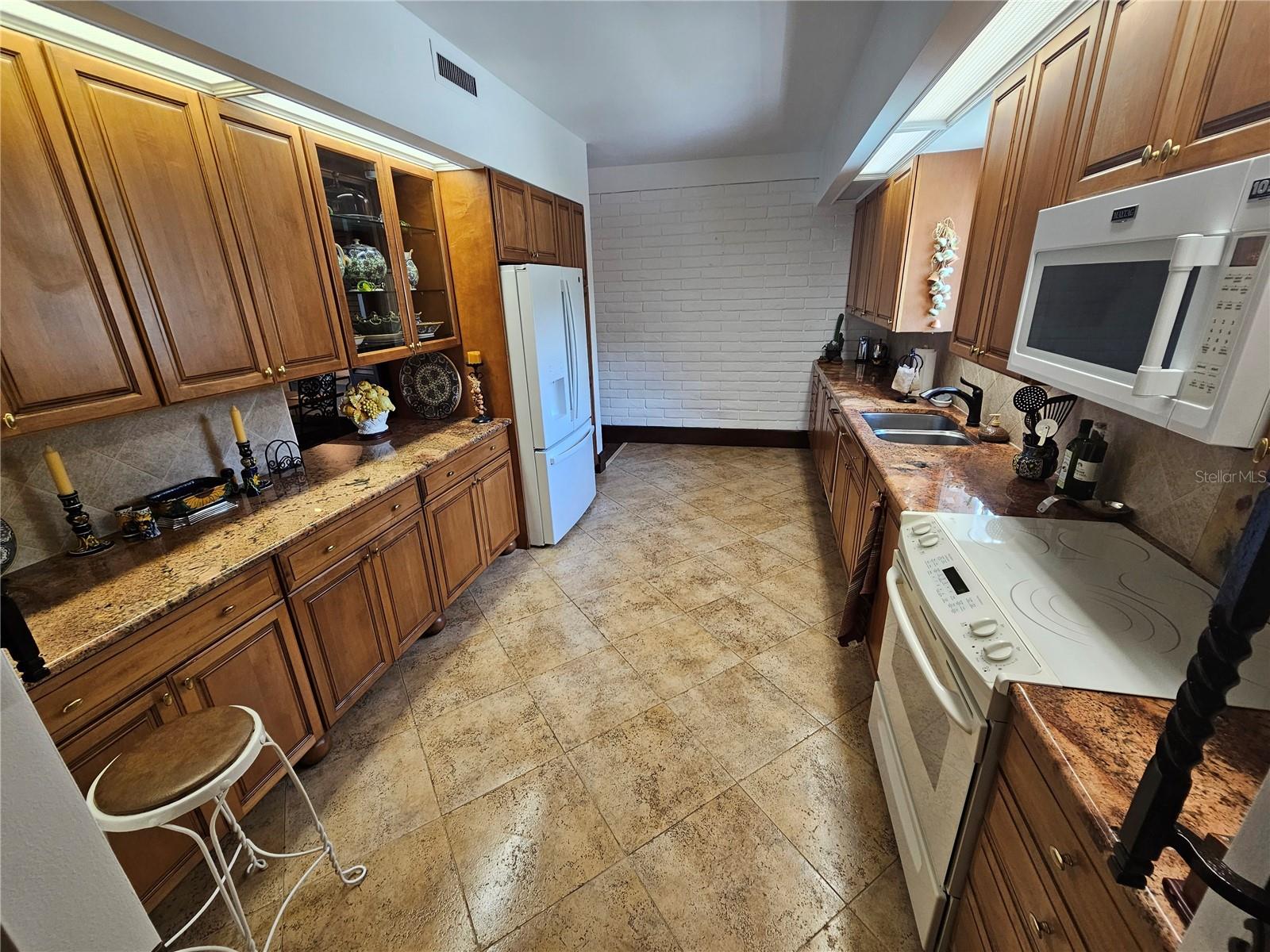 200 Island Way Property Photo 16